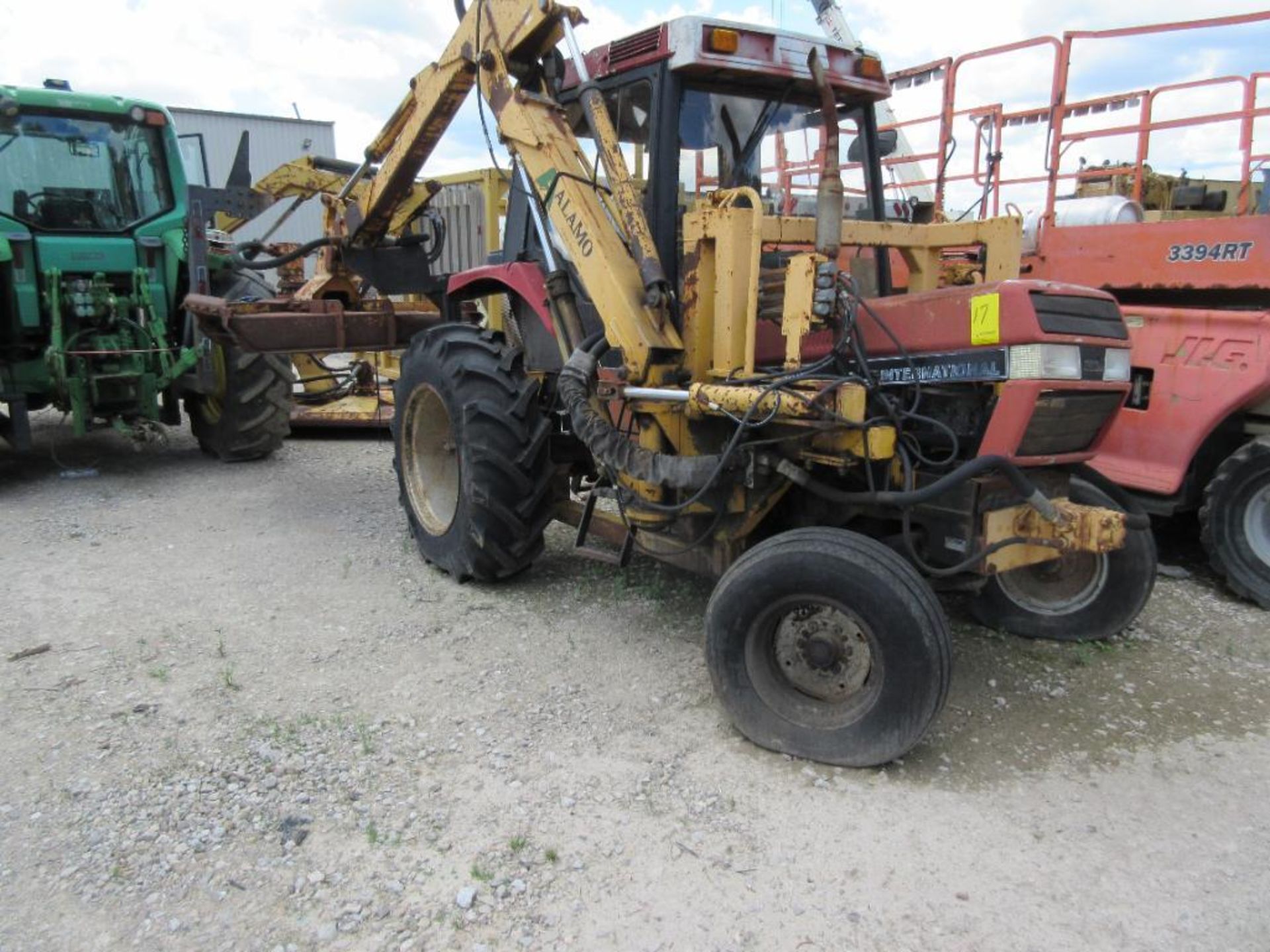 CASE 895 INTERNATIONAL WITH ALAMO A-BOOM HYDRAULIC MOWER, (NEEDS REPAIRED) - Image 2 of 4