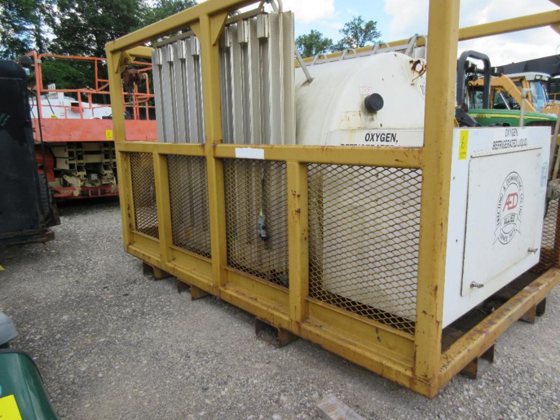 PRAXAIR LIQUID OXYGEN TO GAS REGENERATOR MOUNTED OF PORTABLE STEEL SLED CAGE, 120 PSIG, A FILL - Image 3 of 8