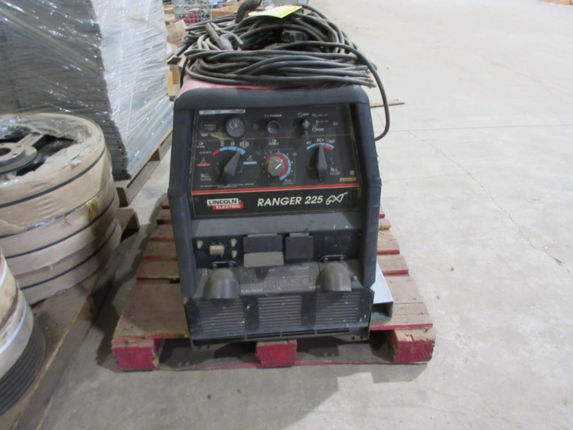 LINCOLN RANGER 225 WELDER, 1,465 HOURS