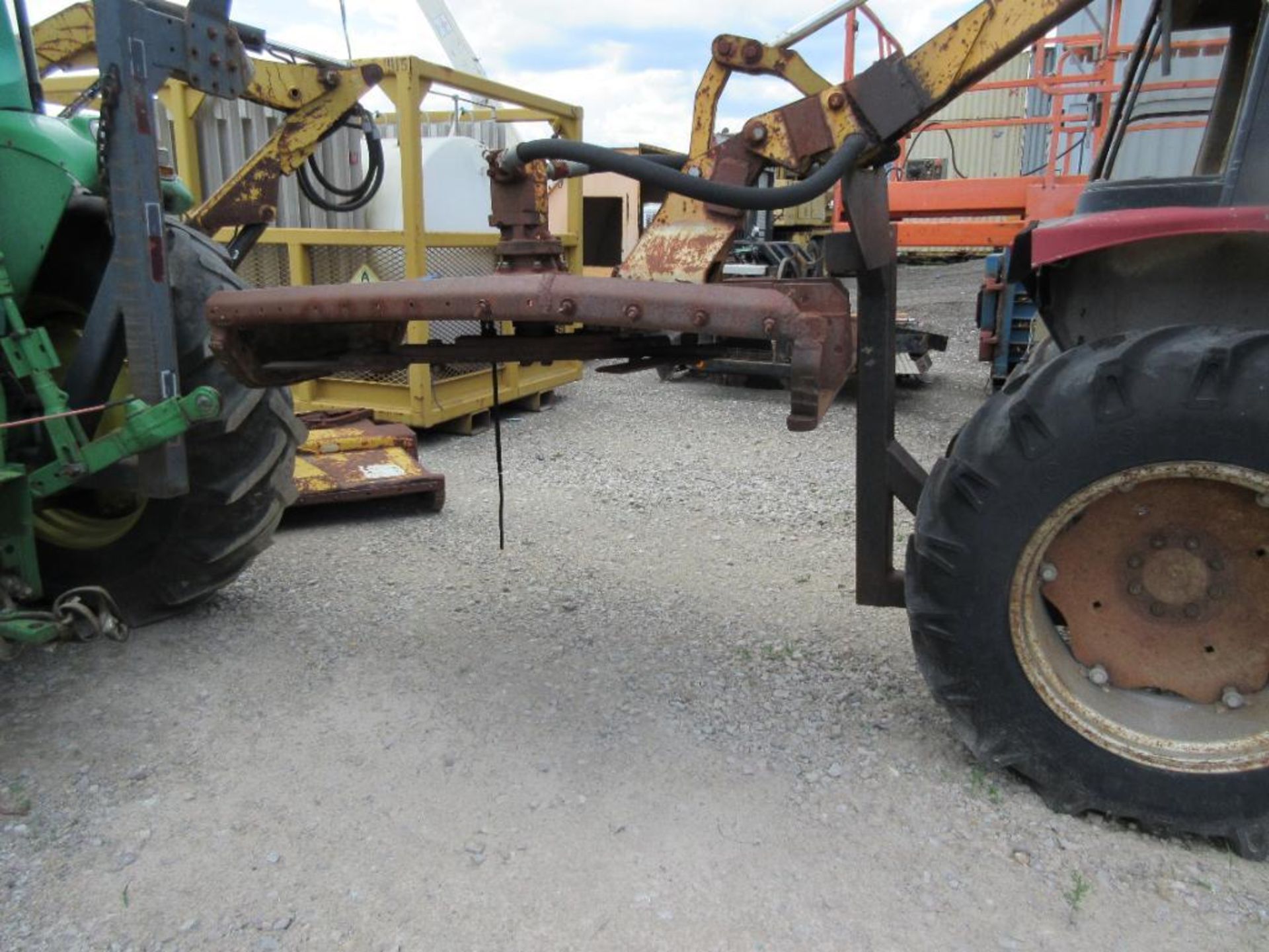 CASE 895 INTERNATIONAL WITH ALAMO A-BOOM HYDRAULIC MOWER, (NEEDS REPAIRED) - Image 3 of 4