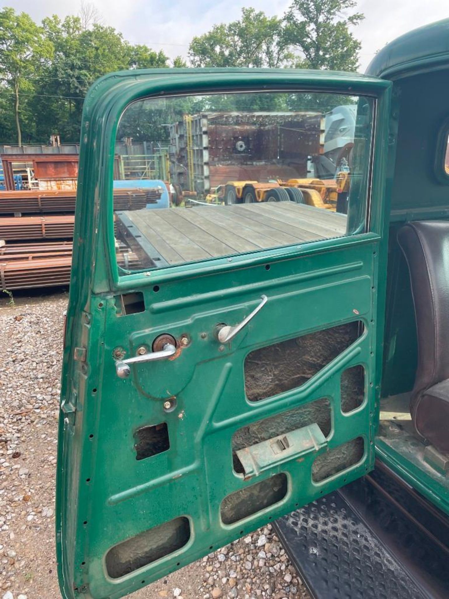 1934 DODGE FLATBED TRUCK, VIN# 9244350, WOOD DECK, SUICIDE DOORS, ALL STEEL FRAME, DUAL REAR - Image 13 of 18