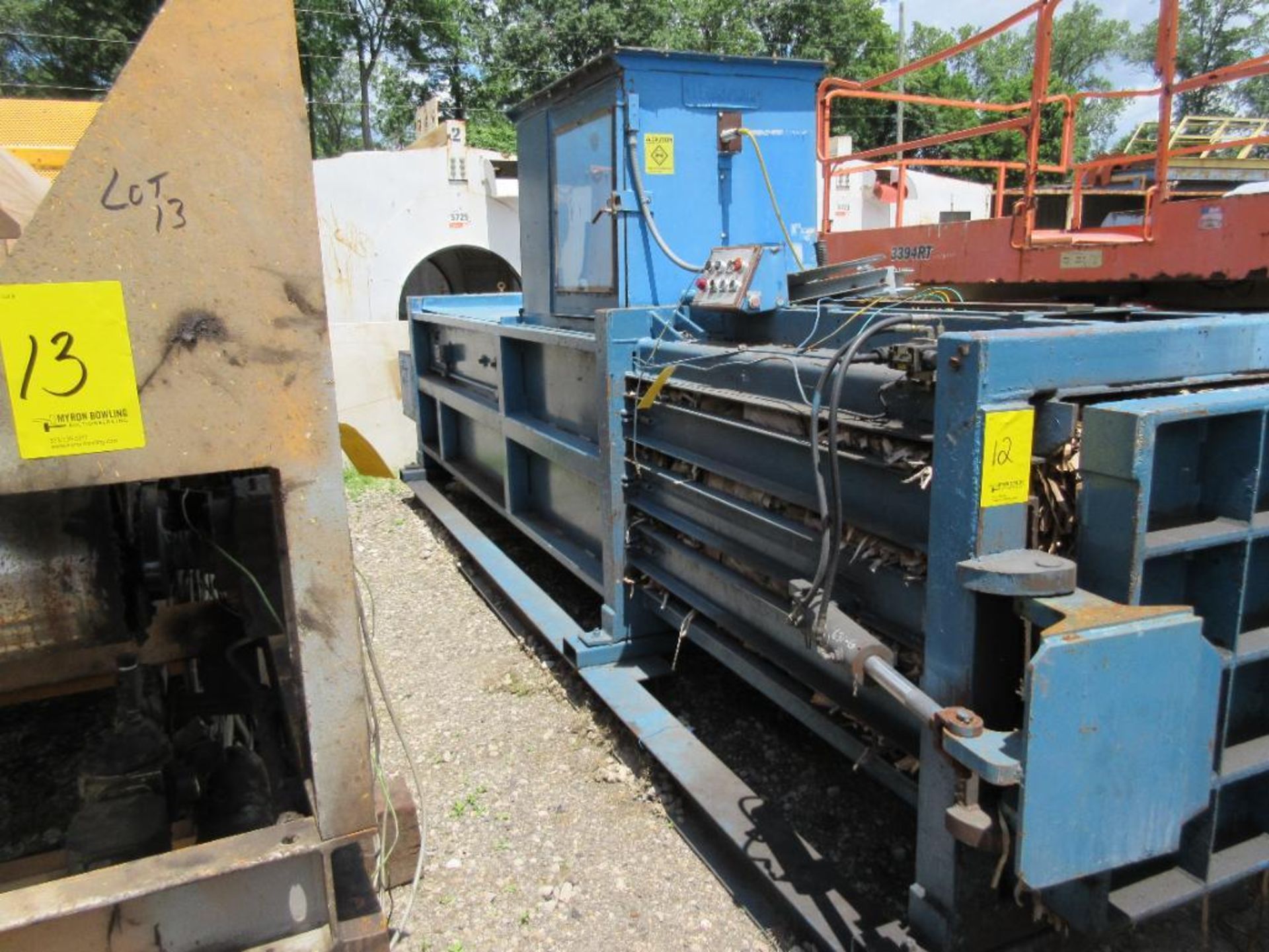 MAREN HORIZONTAL AUTOMATIC HYDRAULIC BALER, TOP LOADING MOUNTED ON STEEL SLED, 25-HP - Image 2 of 6