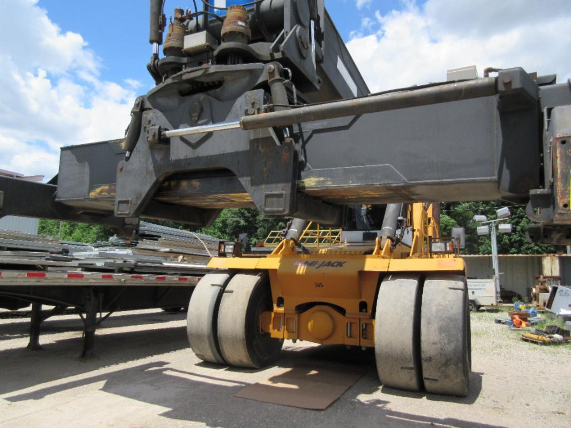 2002 MI-JACK 100,000-LB. REACH STACKER / CONTAINER HANDLER, MODEL CS45KM, FORMER GOVERNMENT-OWNED - Image 8 of 8