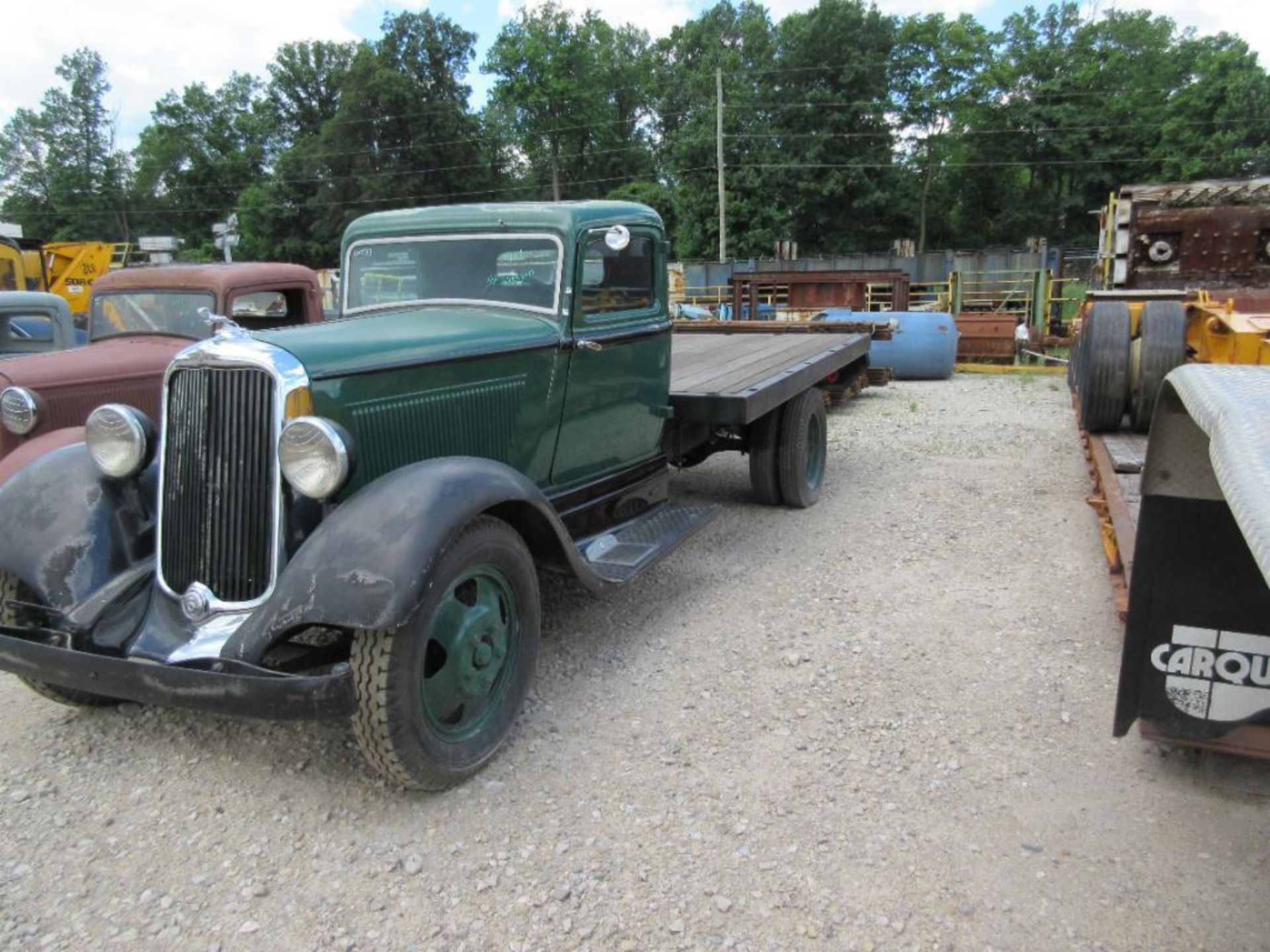 1934 DODGE FLATBED TRUCK, VIN# 9244350, WOOD DECK, SUICIDE DOORS, ALL STEEL FRAME, DUAL REAR - Image 2 of 18