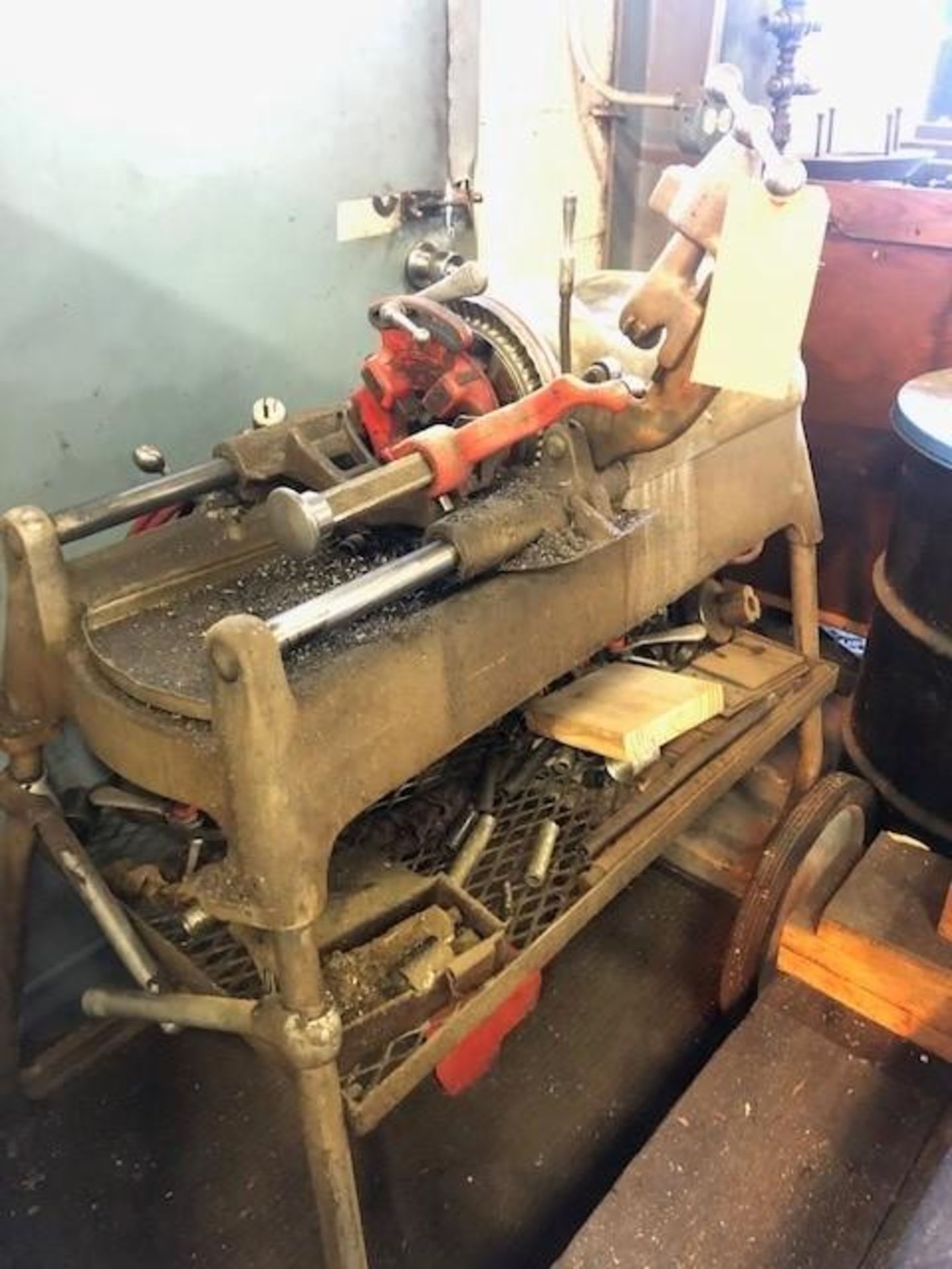 RIDGID 535 ON ROLLING STAND W/ DIES AND CUTTER