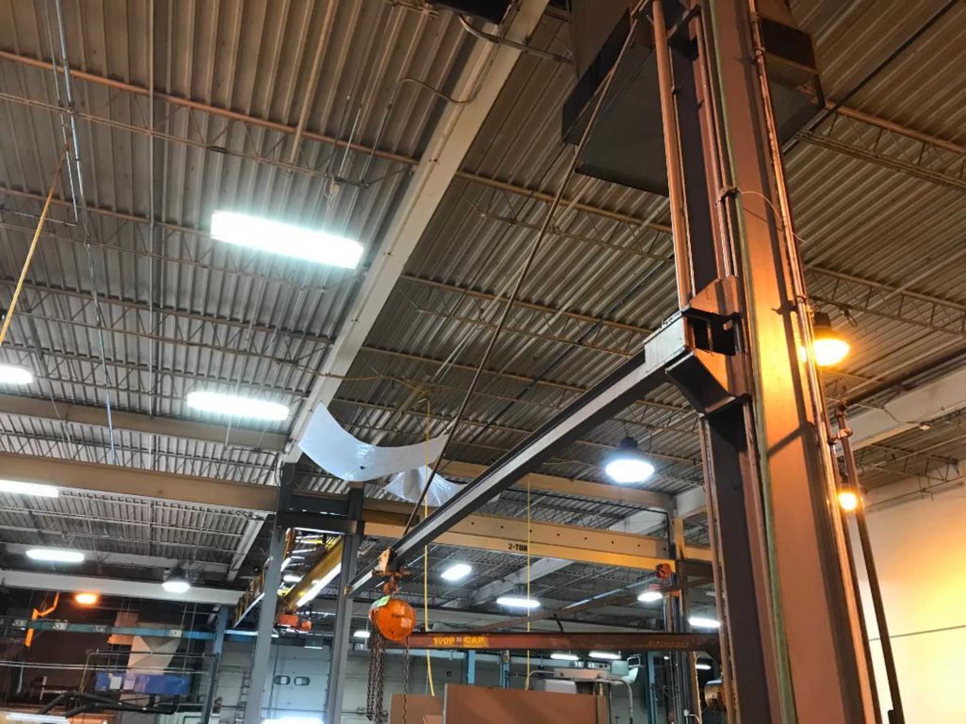 500 LB. CAPACITY COLUMN MOUNTED JIB CRANE WITH CHAIN FALL - Image 2 of 4