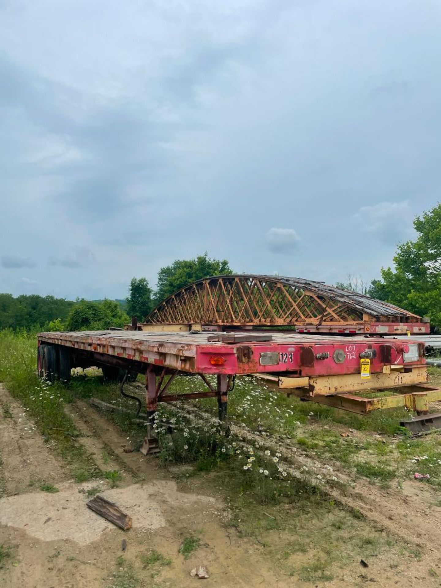 1968 TRANSCRAFT EXTENDABLE FRAME SEMI-TRAILER, 40'-65' WOOD DECK, DUAL TANDEM AXLE, VIN# TCG1526C