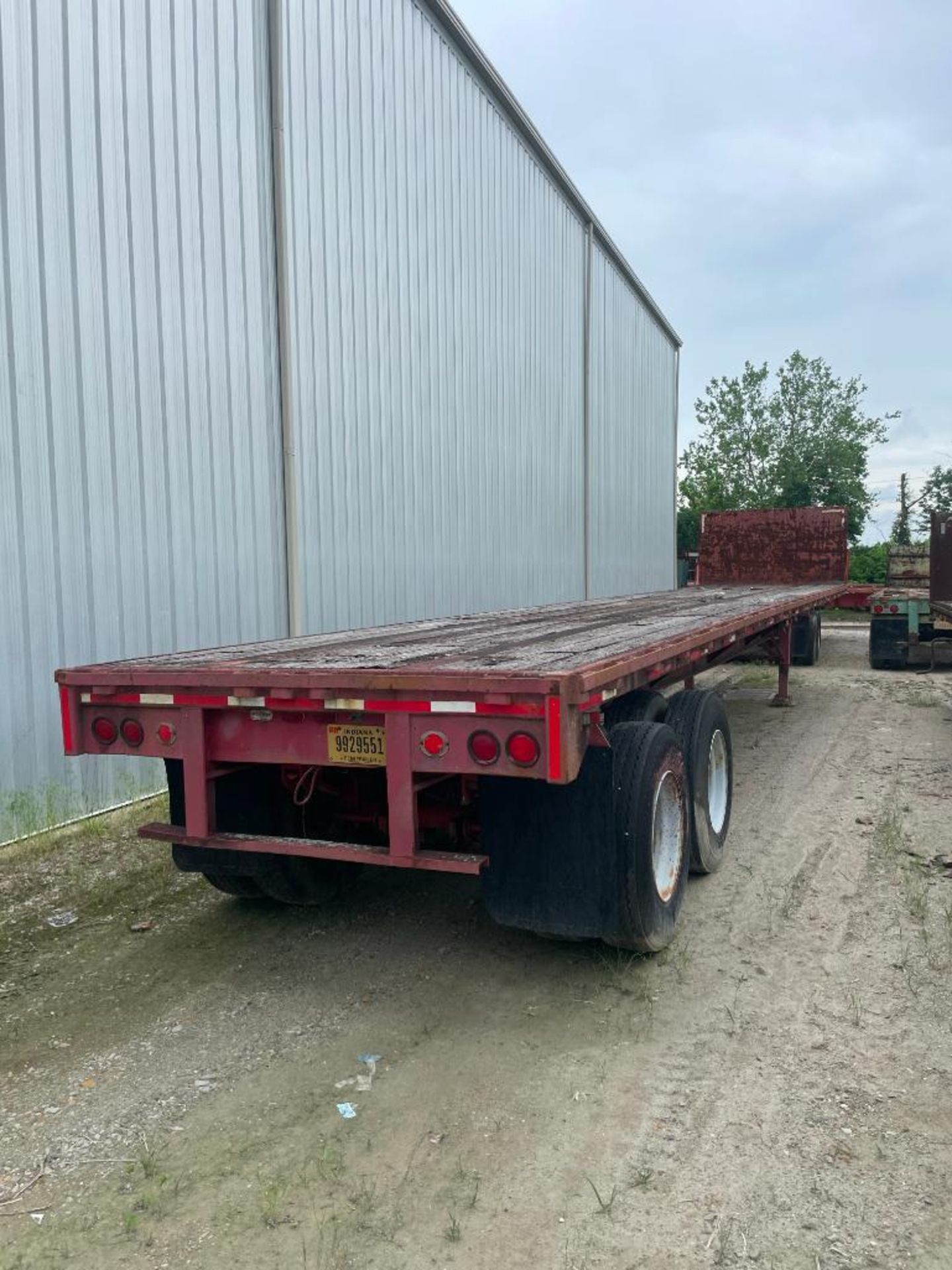 1988 UTILITY STEEL FLATBED TRAILER, 45' WOOD DECK, DUAL TANDEM AXLE, VIN# 1UYFS2454JA942202 - Image 2 of 3