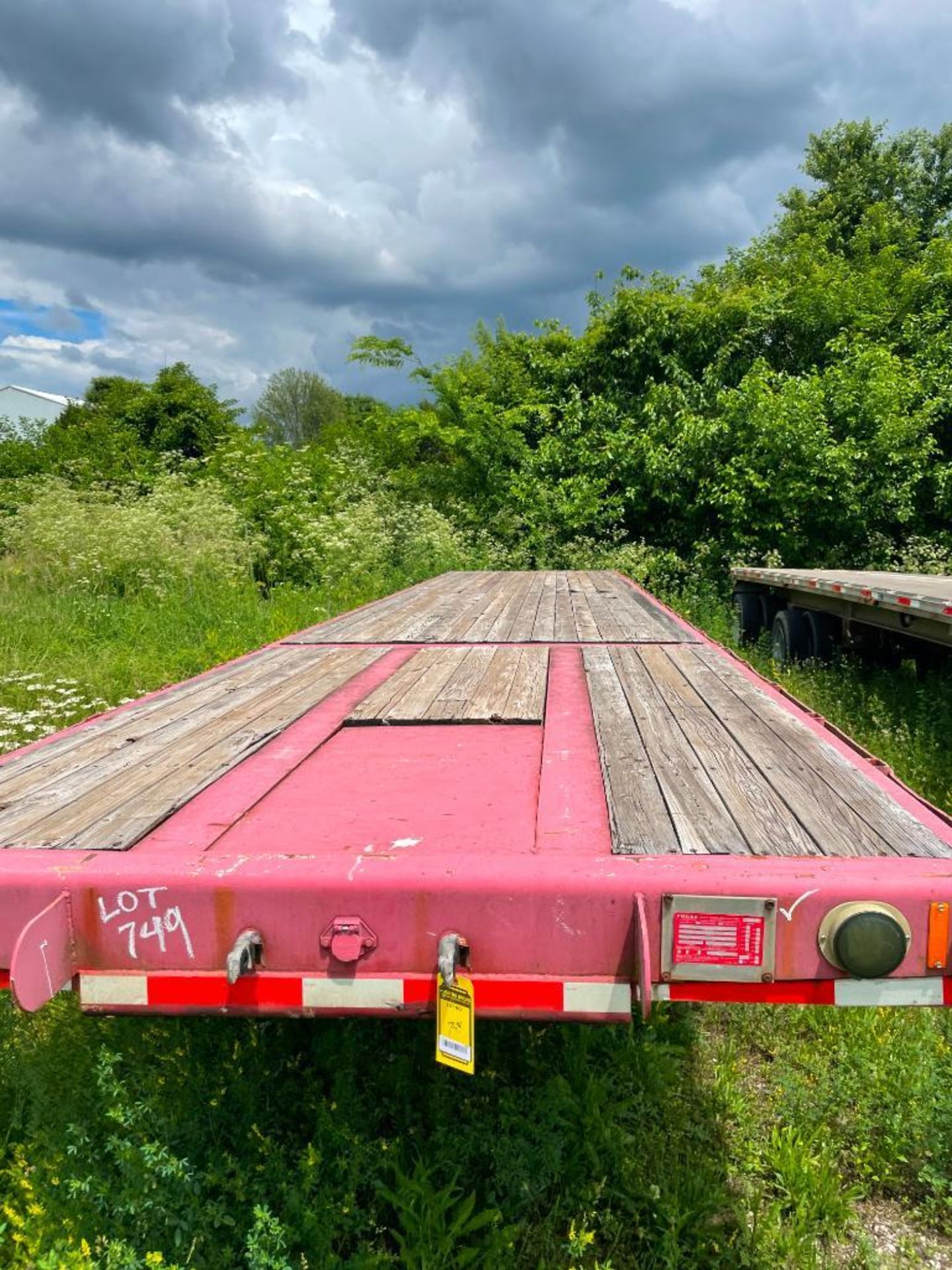 1983 FRUEHAUF EXTENDABLE STEEL FLATBED TRAILER, WOOD DECK DUAL TANDEM AXLE, 40'-65' STRETCH, - Image 2 of 4