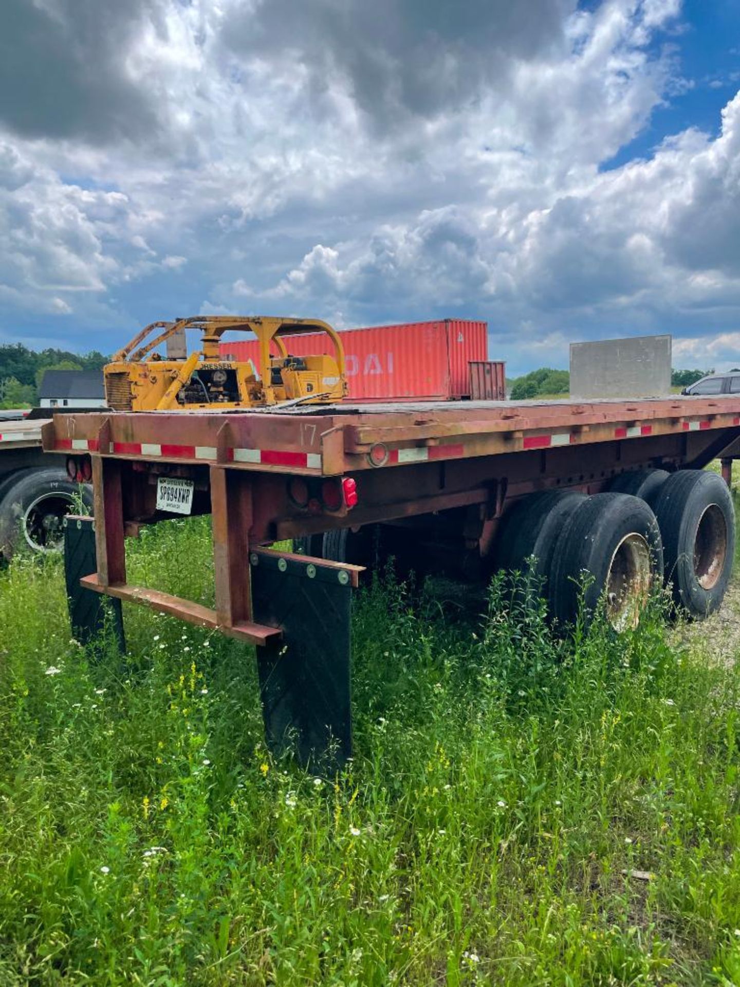 1983 FRUEHAUF EXTENDABLE STEEL FLATBED TRAILER, WOOD DECK DUAL TANDEM AXLE, 40'-65' STRETCH, - Image 2 of 3