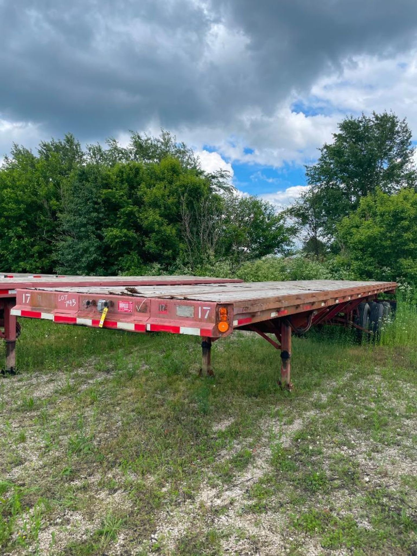 1983 FRUEHAUF EXTENDABLE STEEL FLATBED TRAILER, WOOD DECK DUAL TANDEM AXLE, 40'-65' STRETCH,