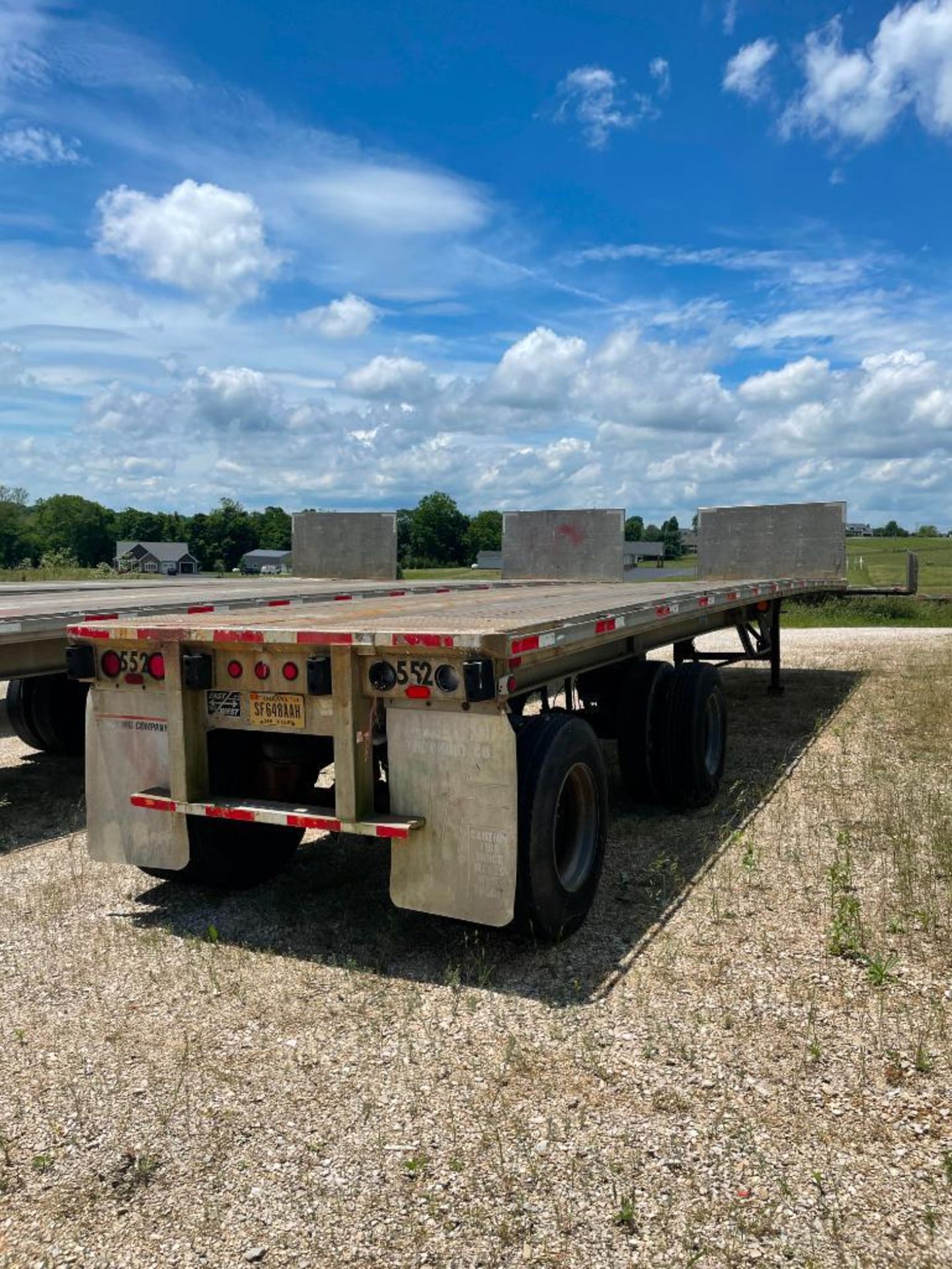 1987 RAVENS 42' ALUMINUM FLATBED TRAILER, DUAL TANDEM SPREAD AXLE, MODEL 54241, WITH HEADACHE - Image 2 of 2