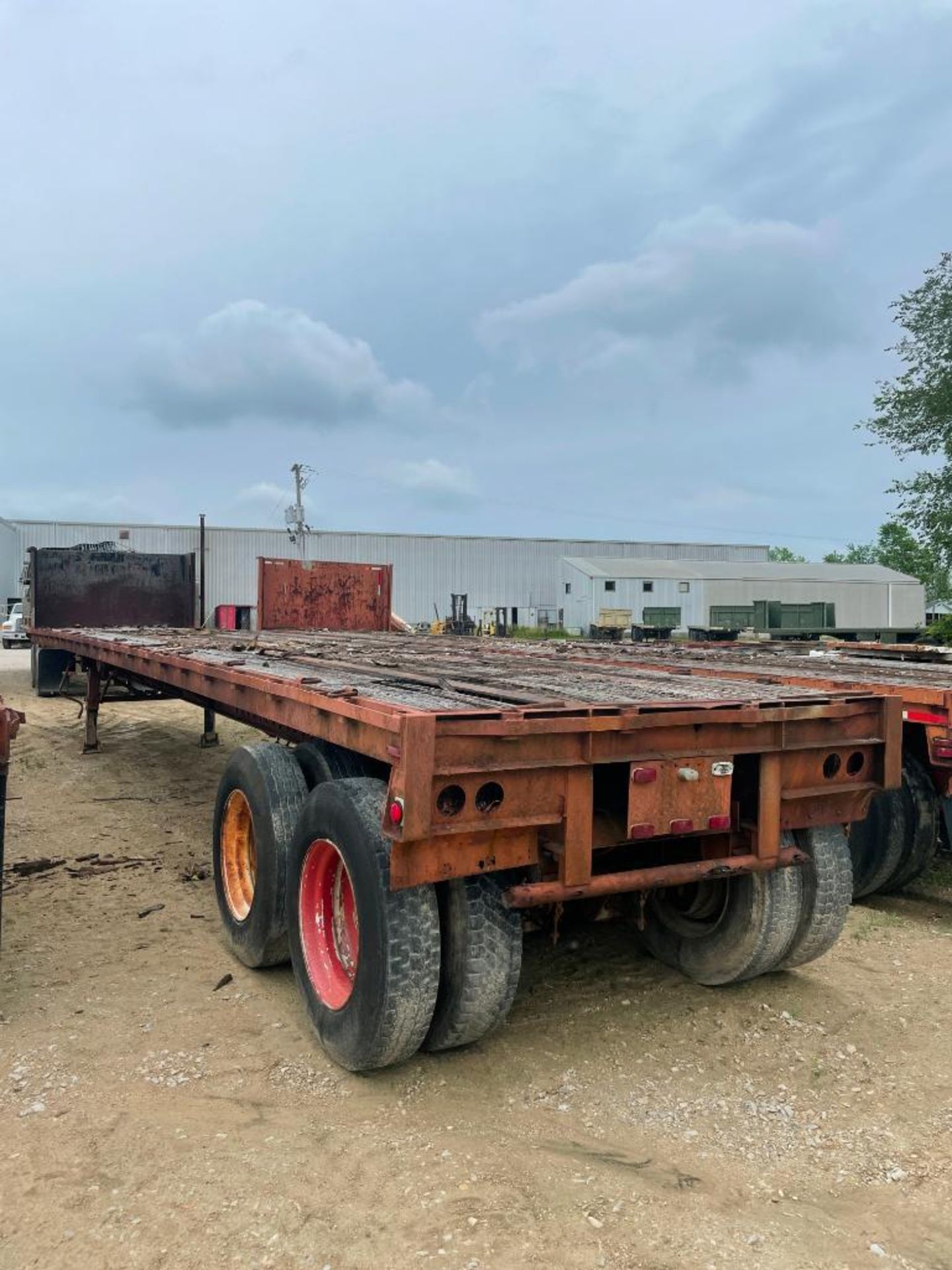 1984 TRAILMOBILE STEEL FLATBED TRAILER, 42' WOOD DECK, DUAL TANDEM AXLE, VIN# 1PTF71TJ7E9008471 - Image 2 of 3