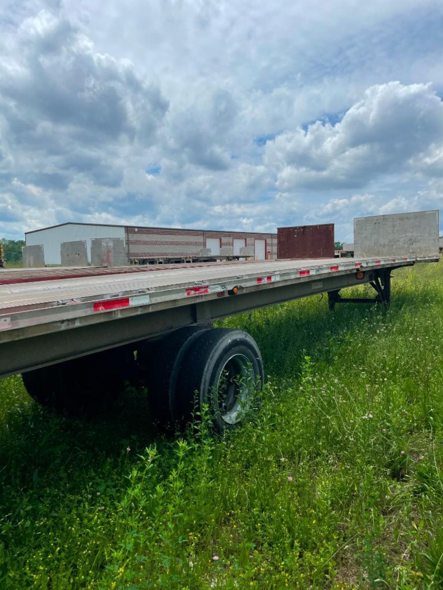 1986 RAVENS 45' ALUMINUM FLATBED TRAILER, DUAL TANDEM SPREAD AXLE, MODEL 54555, WITH HEADACHE - Image 2 of 3