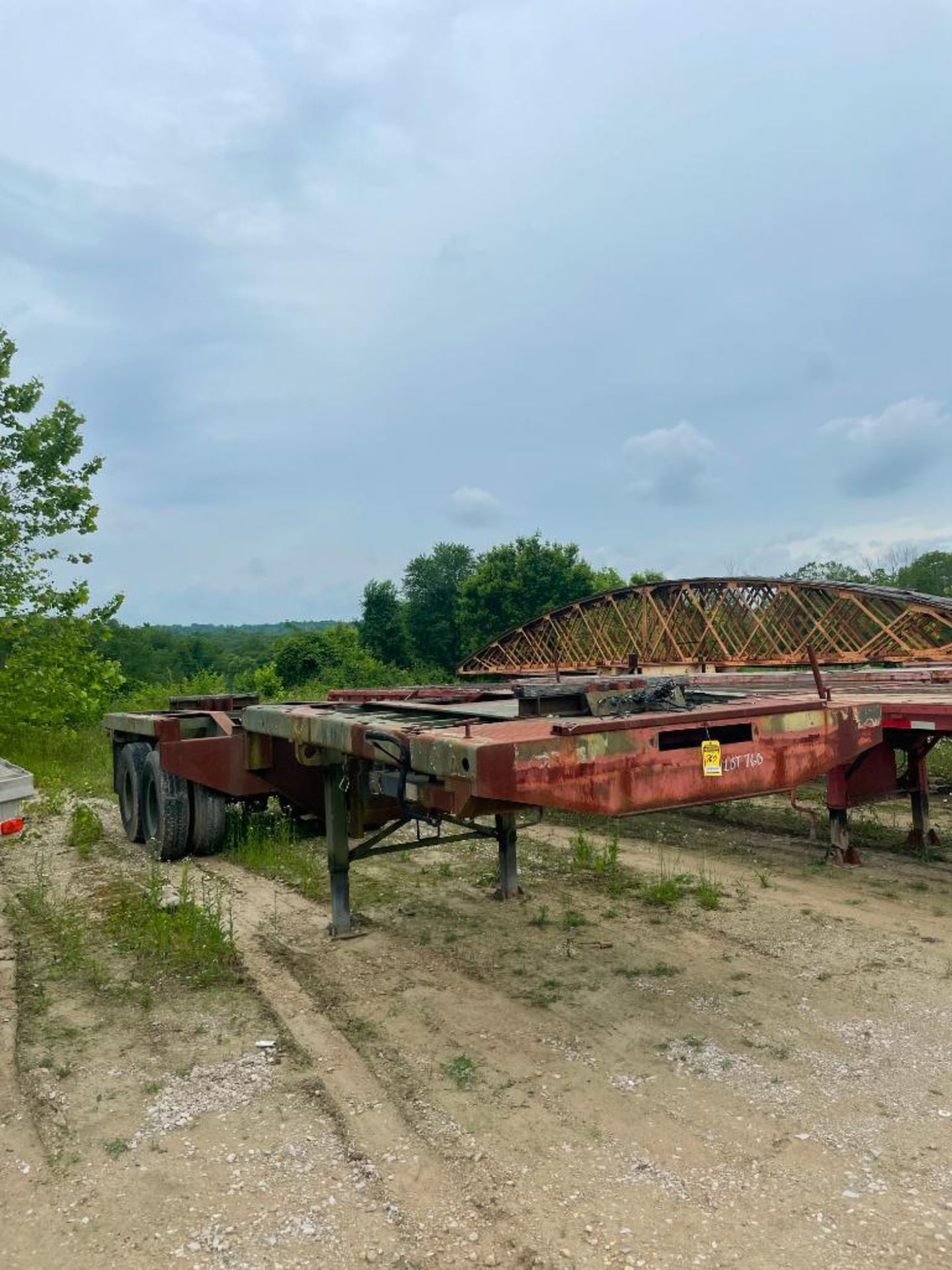 HEAVY DUTY MILITARY EXTENDABLE FRAME SEMI-TRAILER, 25'-35' DUAL TANDEM AXLE, W/ HEADACHE RACK,