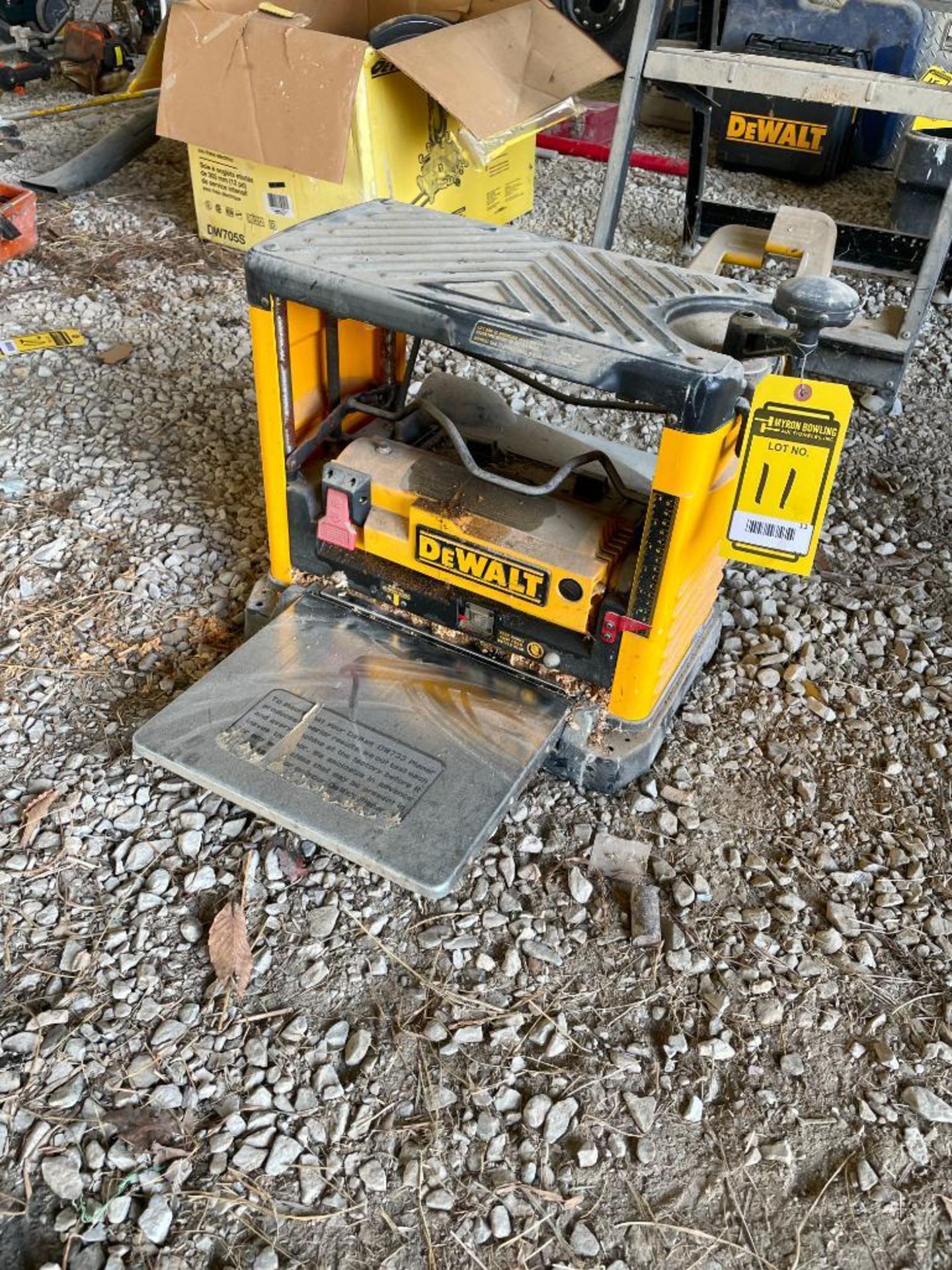 DEWALT 12'' PLANER, MODEL DW733, 6' HEIGHT PLANING CAPABILITIES