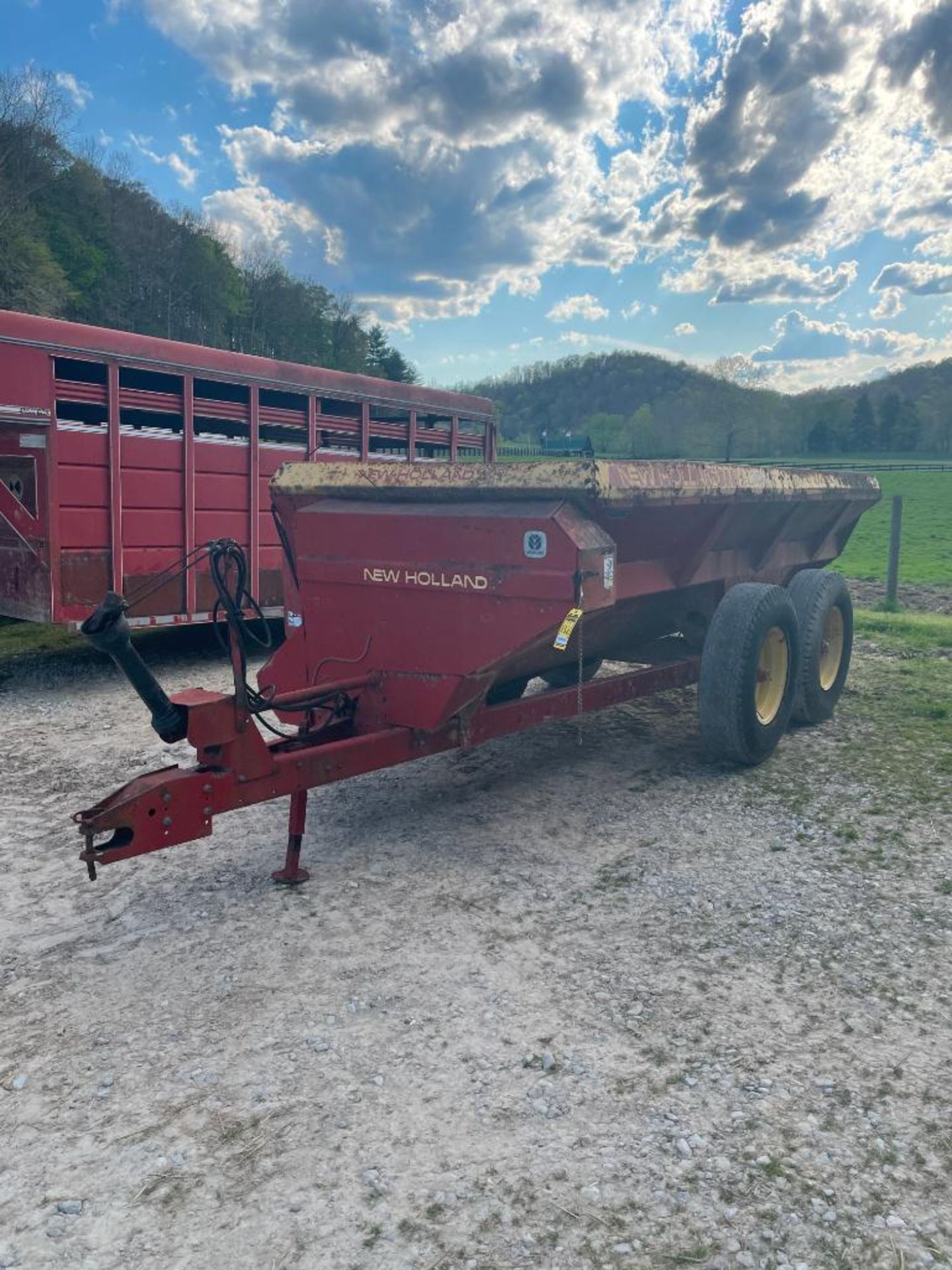 NEW HOLLAND 306 T/A MANURE SPREADER, S/N 861395, PTO DRIVEN, TANDEM AXLE