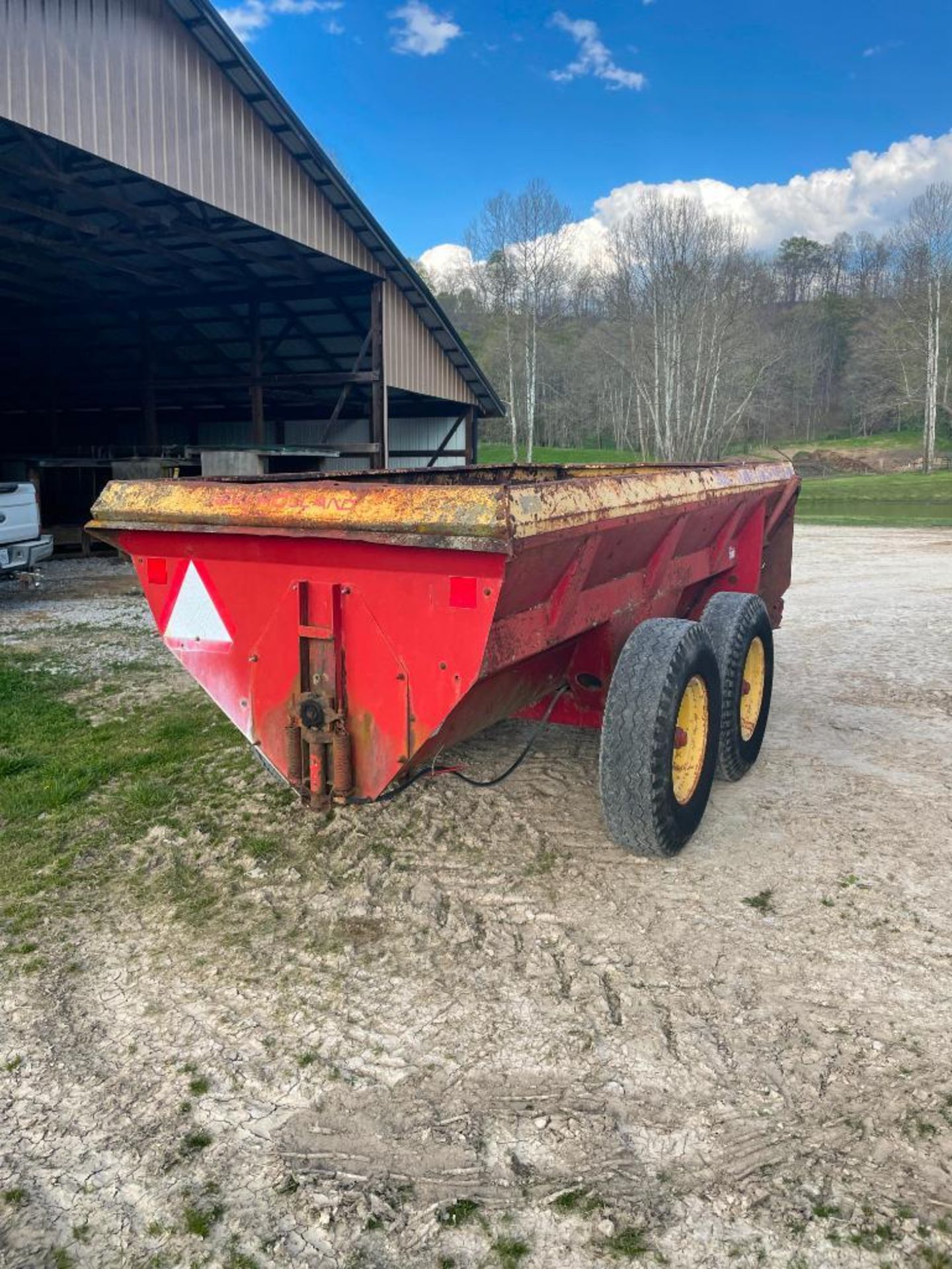 NEW HOLLAND 306 T/A MANURE SPREADER, S/N 861395, PTO DRIVEN, TANDEM AXLE - Image 4 of 4