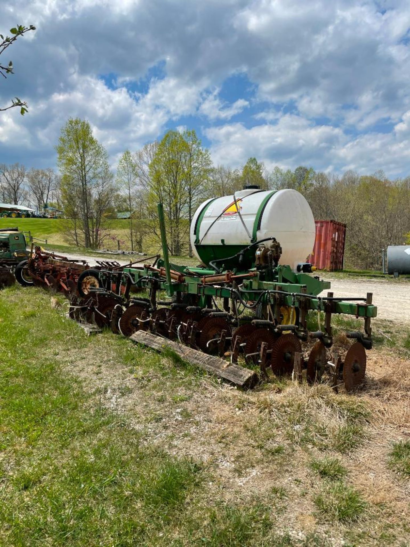 SNYDER/CLYMER HYDRAULIC POWERED SPRAYER/ FERTILIZER DRAG - Image 3 of 3