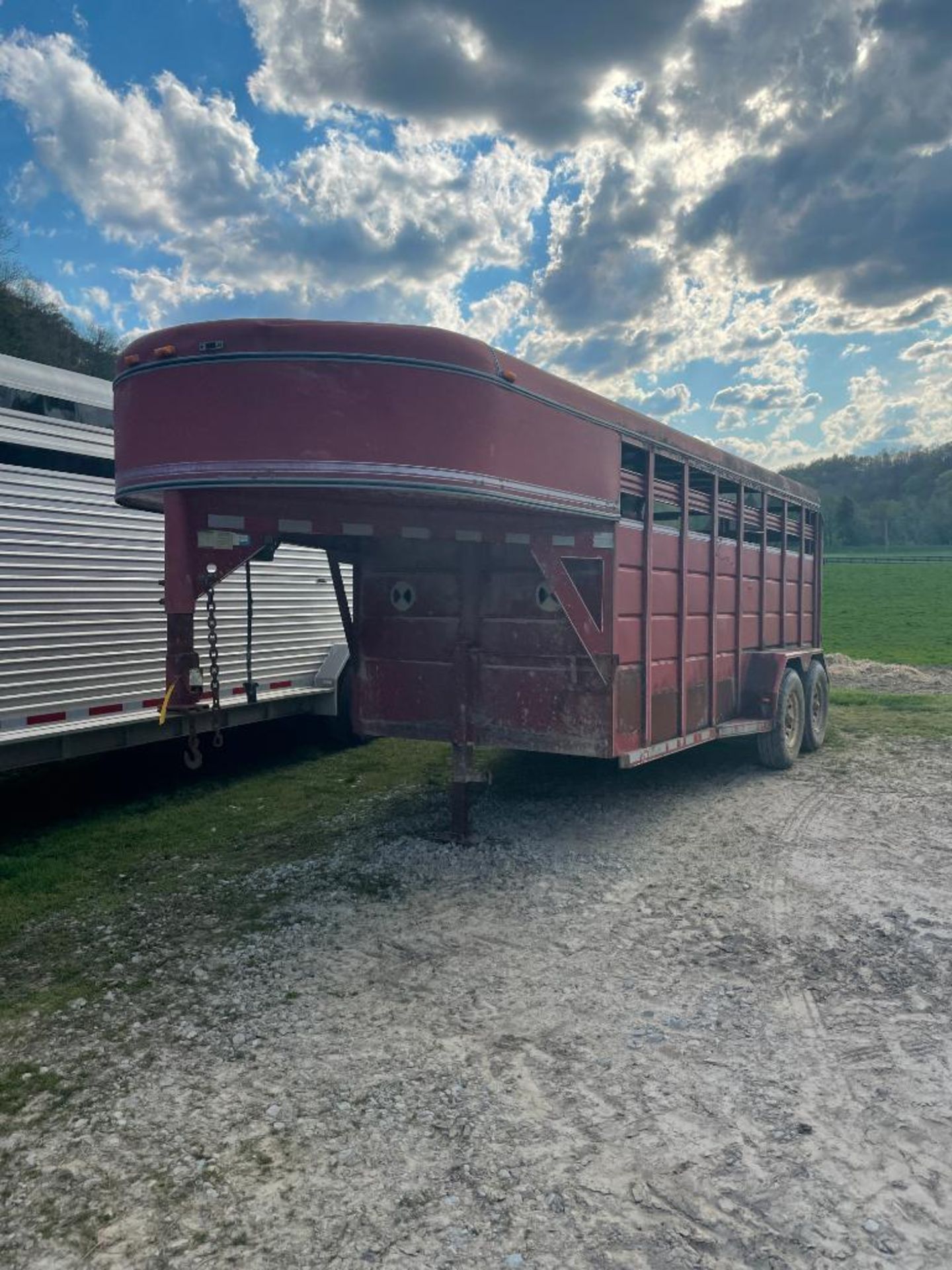 1998 CORN PRO 5TH WHEEL T/A HORSE TRAILER, MODEL SG-16-6S, GATE DOORS, (2) CUTS, 16' ENCLOSURE, 12,