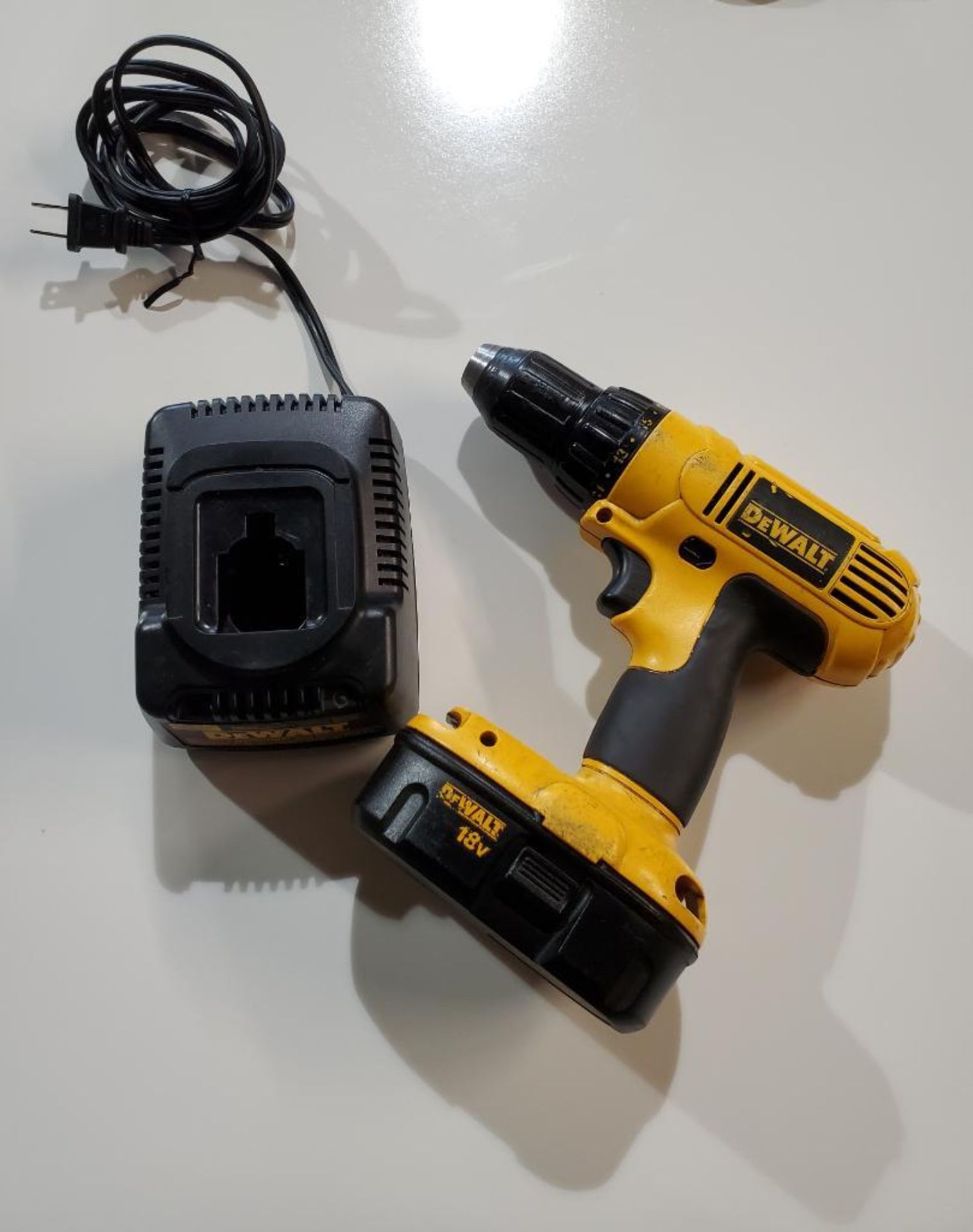 DEWALT DRILL DRIVER, S/N 420097, 1/2'' CORDLESS, TYPE 1, 18-VOLTS, DC