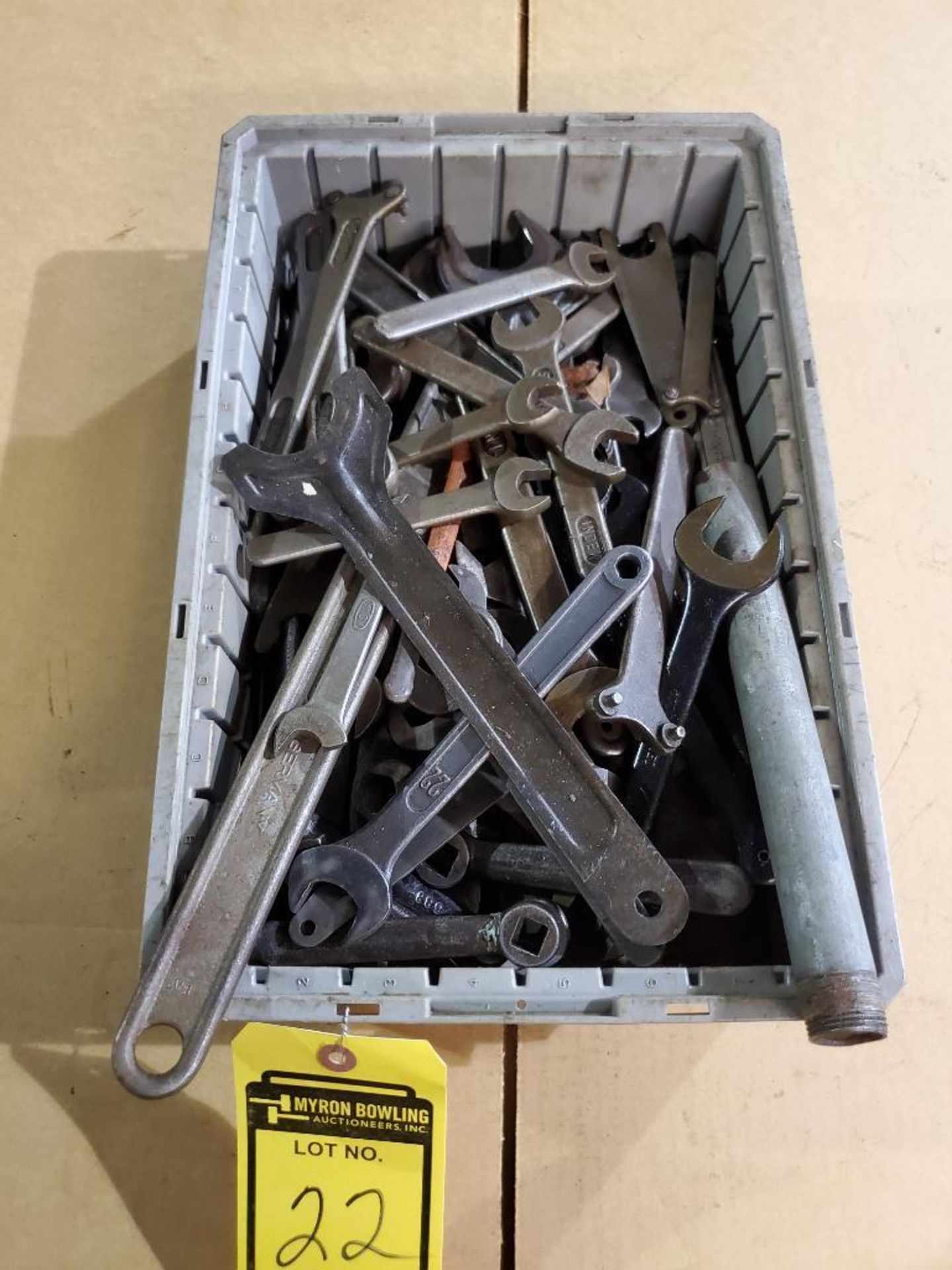 ASSORTED MACHINE WRENCHES