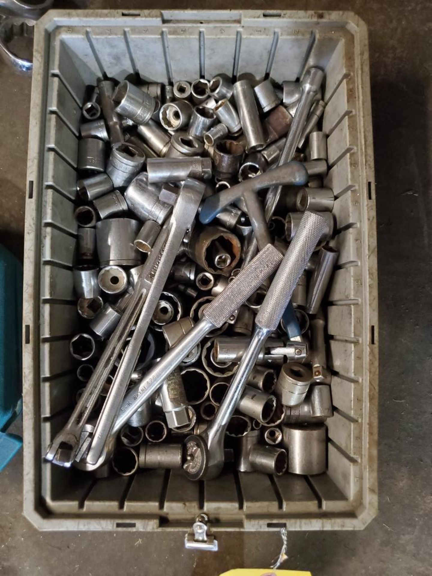 ASSORTED SOCKETS & RATCHETS