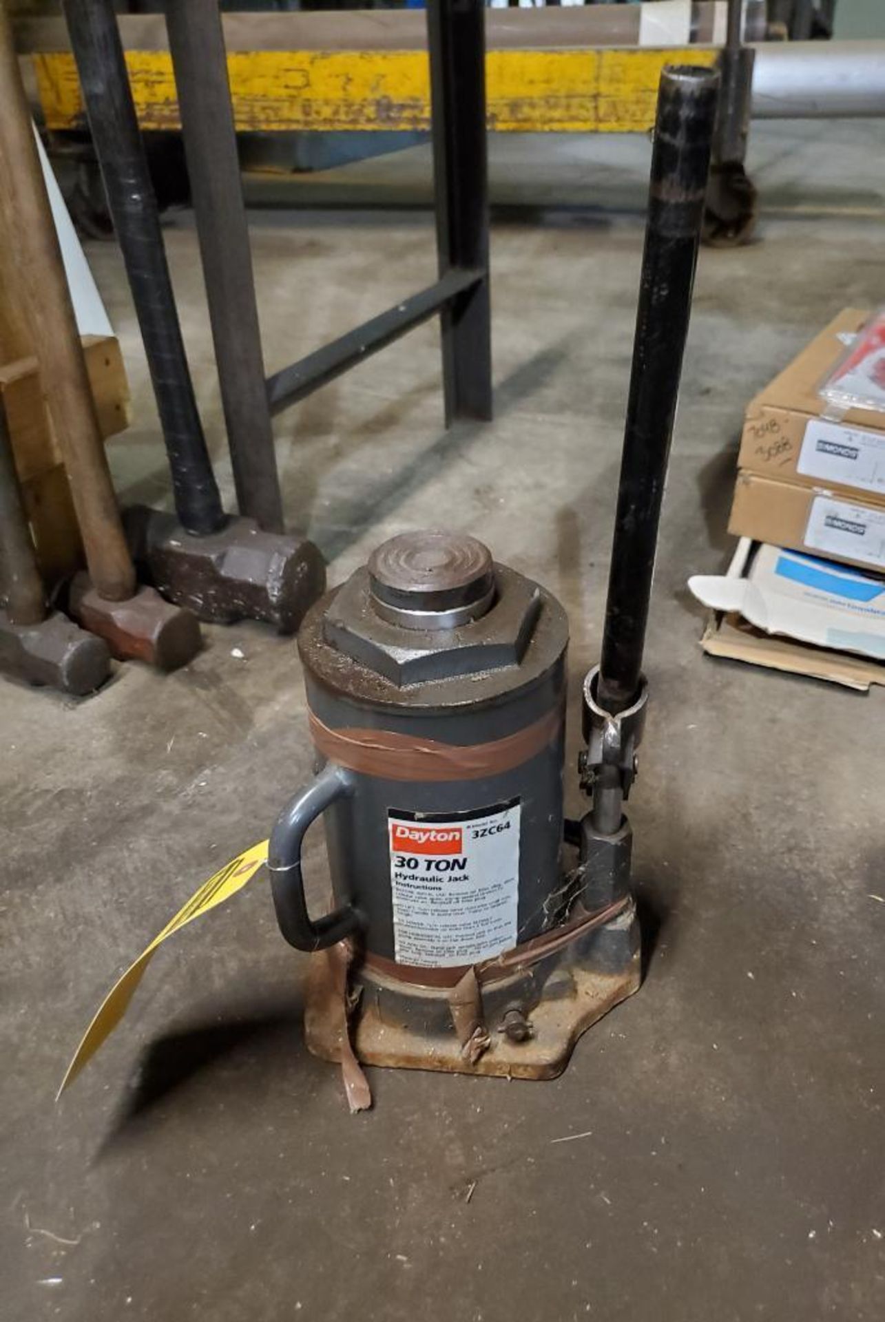 DAYTON 30-TON CAPACITY HYDRAULIC JACK, MODEL 3ZC64