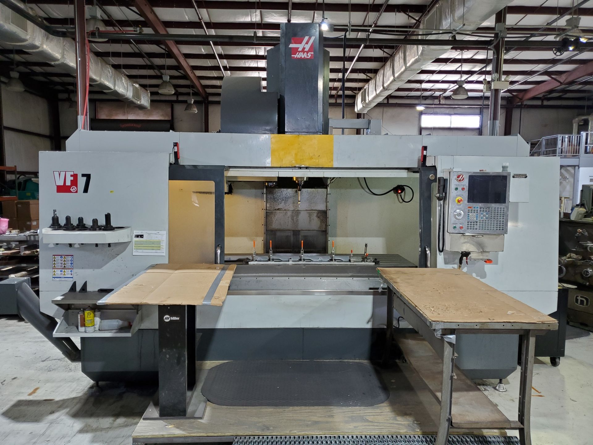 2013 HAAS VF7 CNC VERTICAL MACHINING CENTER, S/N 1104319, 84'' X 28'' TABLE, THROUGH SPINDLE COOLANT - Image 10 of 27