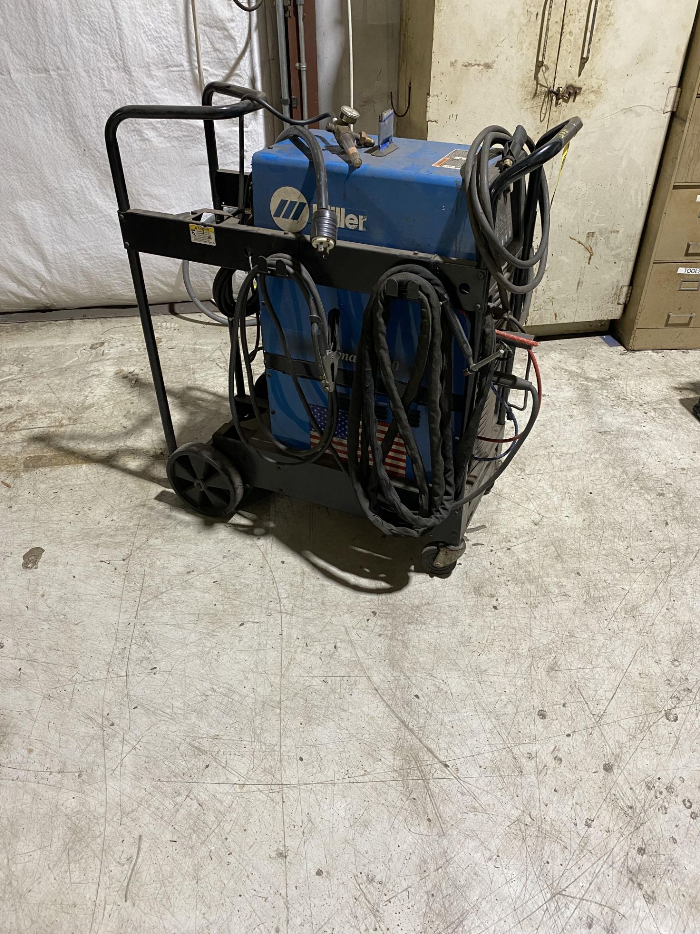 MILLER DYNASTY 350 AC/DC WELDER WITH MILLER COOLMATE 3.5 CHILLER ON BOTTLE CART, FOOTSWITCH, HEAD, L - Image 2 of 4