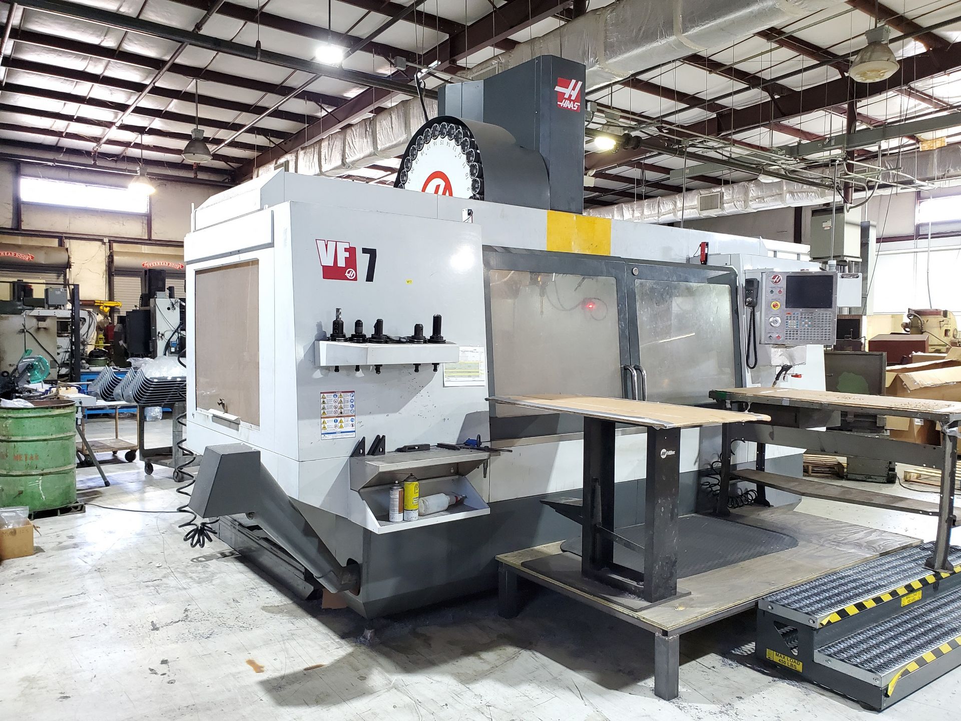 2013 HAAS VF7 CNC VERTICAL MACHINING CENTER, S/N 1104319, 84'' X 28'' TABLE, THROUGH SPINDLE COOLANT - Image 5 of 27