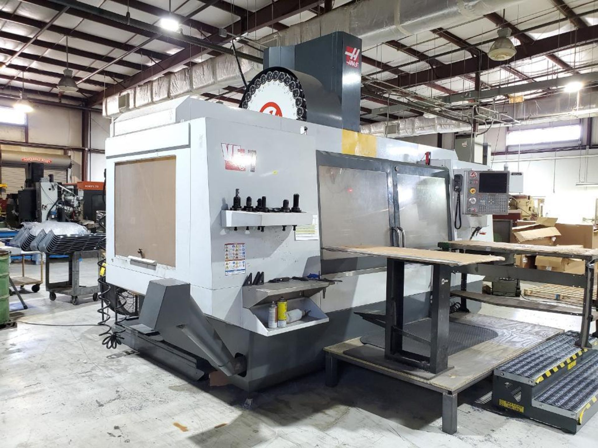 2013 HAAS VF7 CNC VERTICAL MACHINING CENTER, S/N 1104319, 84'' X 28'' TABLE, THROUGH SPINDLE COOLANT - Image 7 of 27