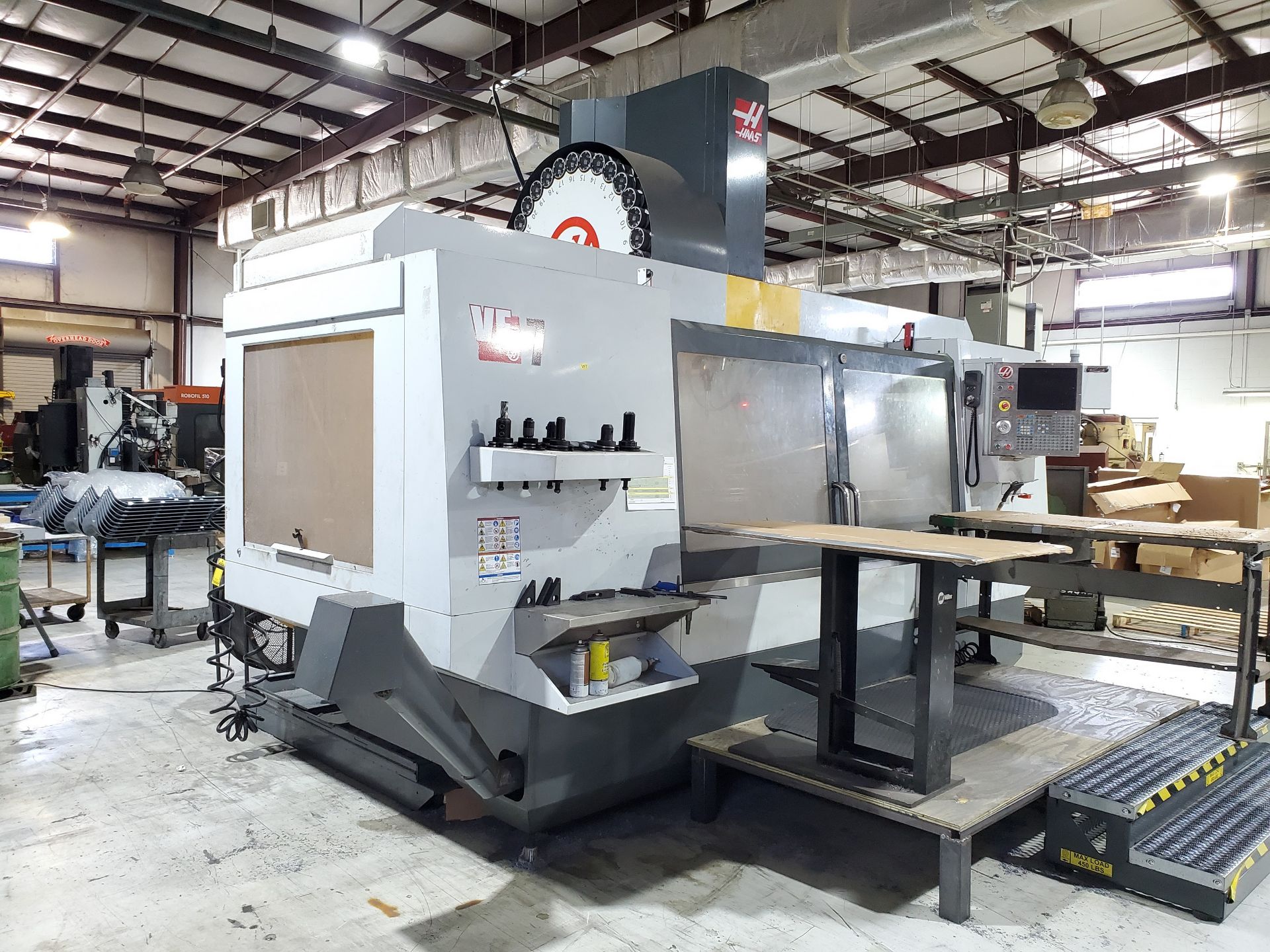 2013 HAAS VF7 CNC VERTICAL MACHINING CENTER, S/N 1104319, 84'' X 28'' TABLE, THROUGH SPINDLE COOLANT - Image 6 of 27