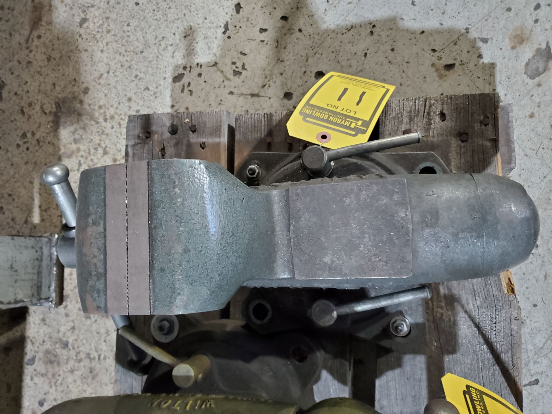 WILTON 4'' ANVIL SWIVEL BENCH VISE - Image 3 of 4