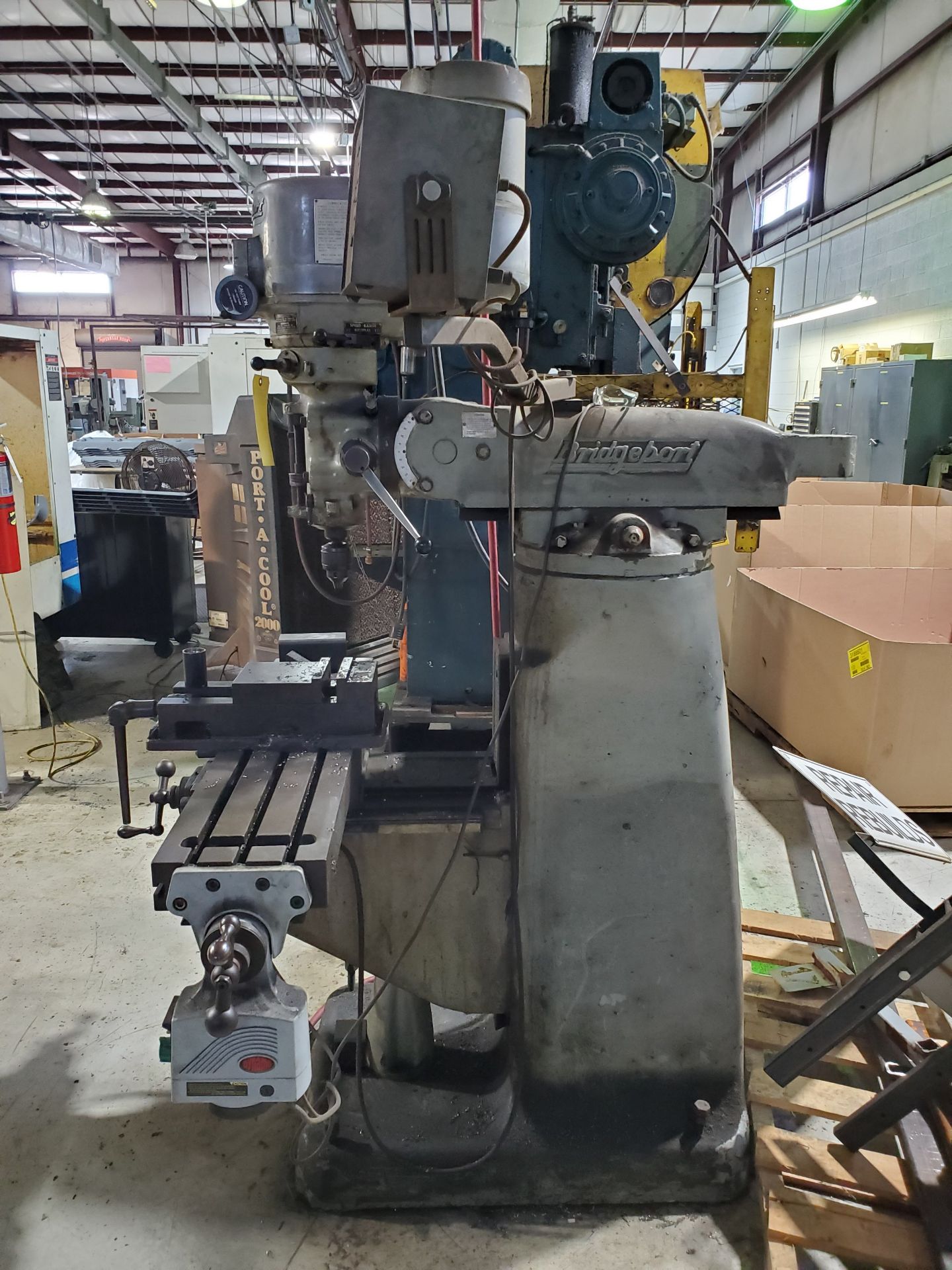 BRIDGEPORT VERTICAL MILLING MACHINE, 1.5-HP, HI/LO RANGE, 60-4200 RPM, KNEE BED, 42'' X 9'' TABLE WI - Image 5 of 8