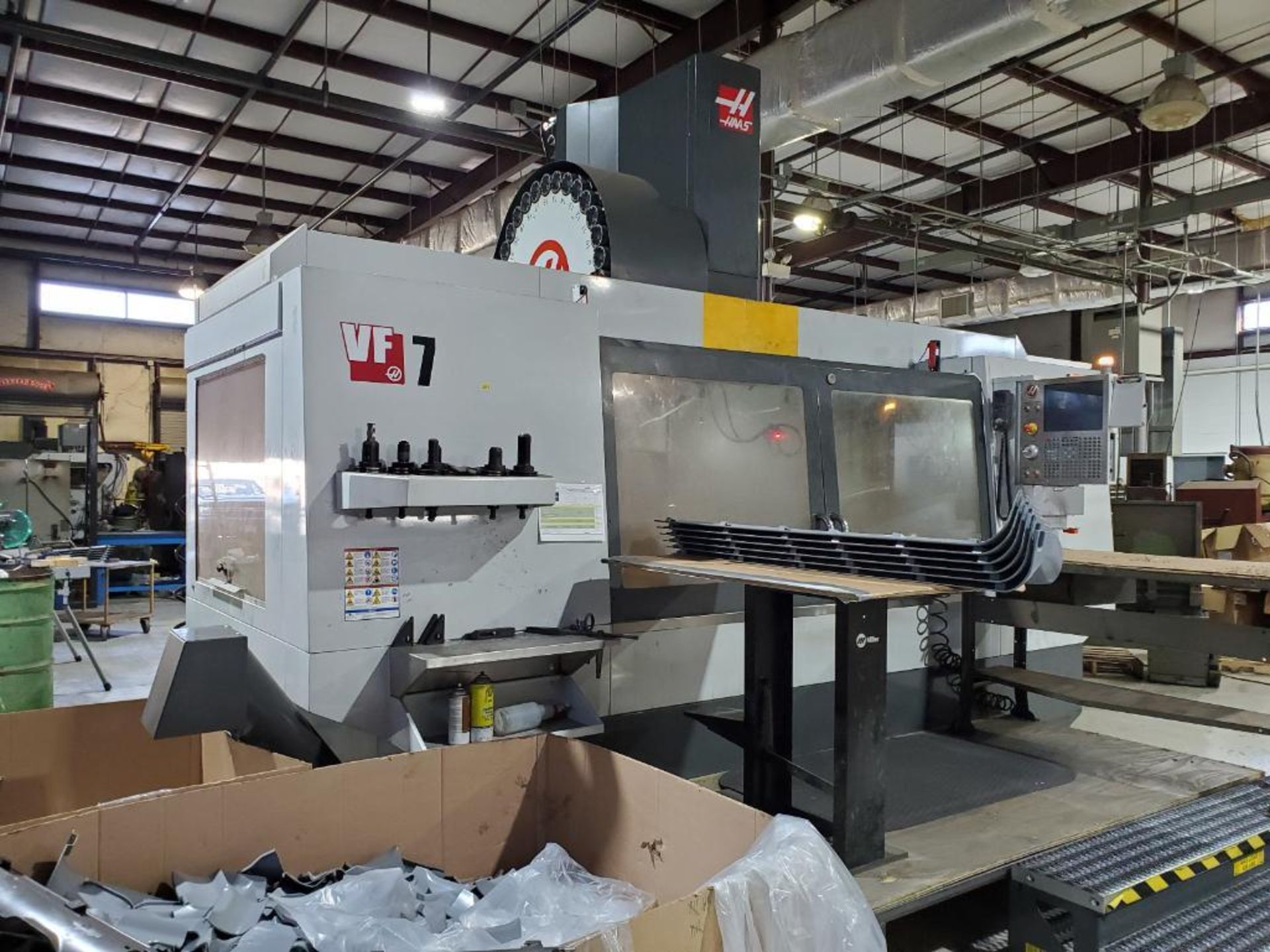 2013 HAAS VF7 CNC VERTICAL MACHINING CENTER, S/N 1104319, 84'' X 28'' TABLE, THROUGH SPINDLE COOLANT - Image 25 of 27