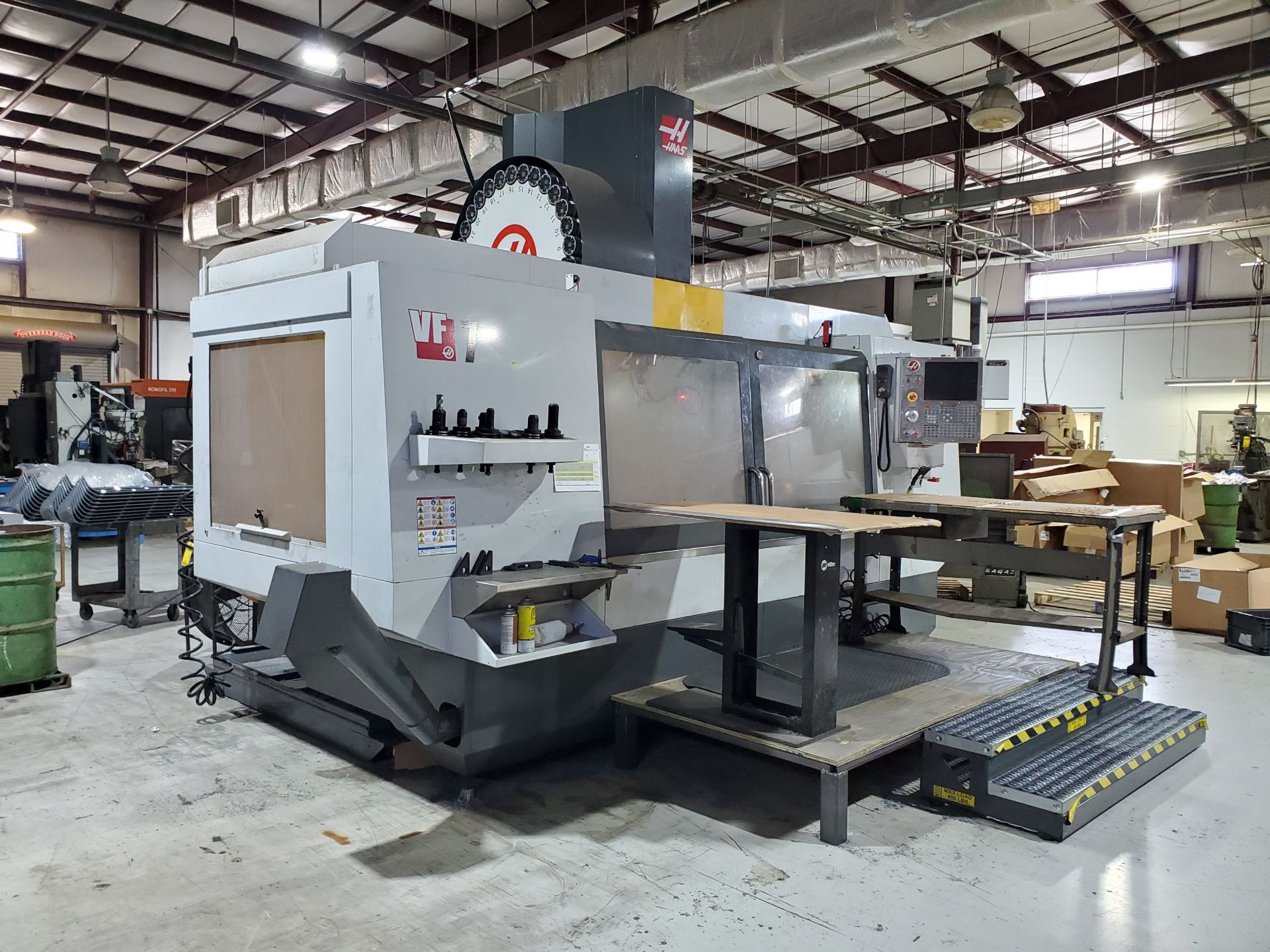 2013 HAAS VF7 CNC VERTICAL MACHINING CENTER, S/N 1104319, 84'' X 28'' TABLE, THROUGH SPINDLE COOLANT - Image 4 of 27