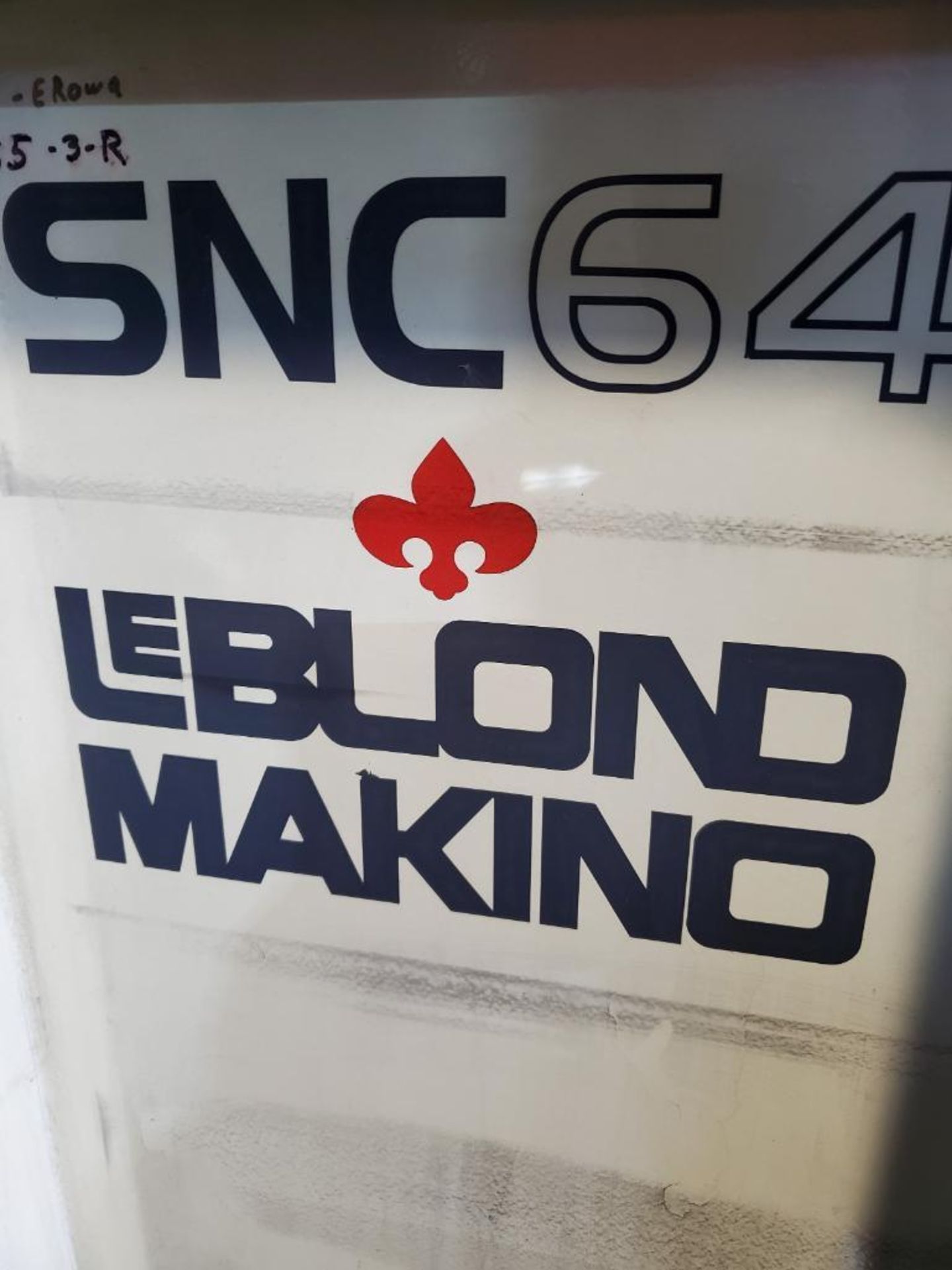 LEBLOND MAKINO 64-A5 GRAPHITE CNC VERTICAL MACHINING CENTER, S/N A95-257, 29'' X 16'' TABLE RUNNING - Image 11 of 11