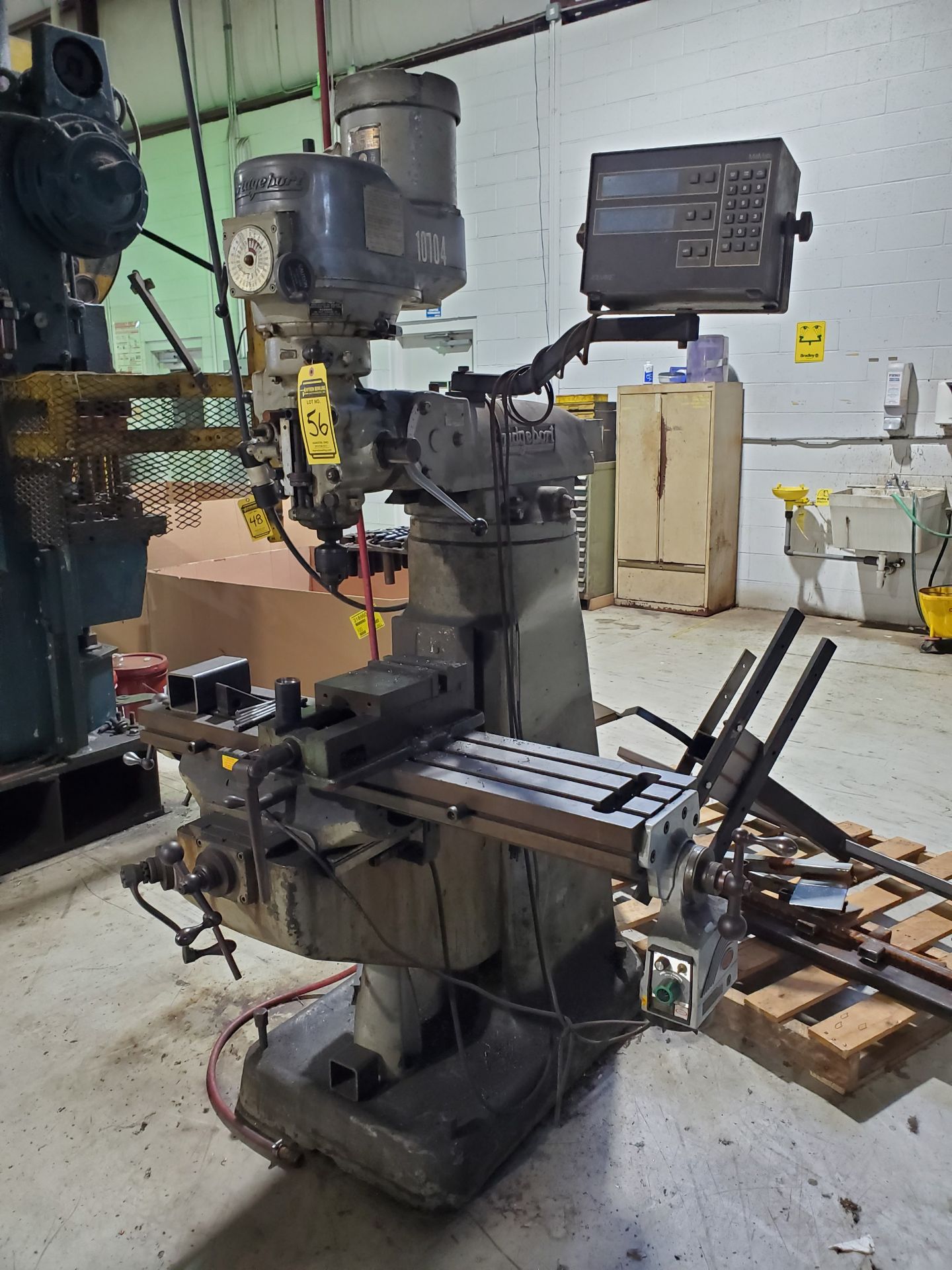 BRIDGEPORT VERTICAL MILLING MACHINE, 1.5-HP, HI/LO RANGE, 60-4200 RPM, KNEE BED, 42'' X 9'' TABLE WI - Image 4 of 8