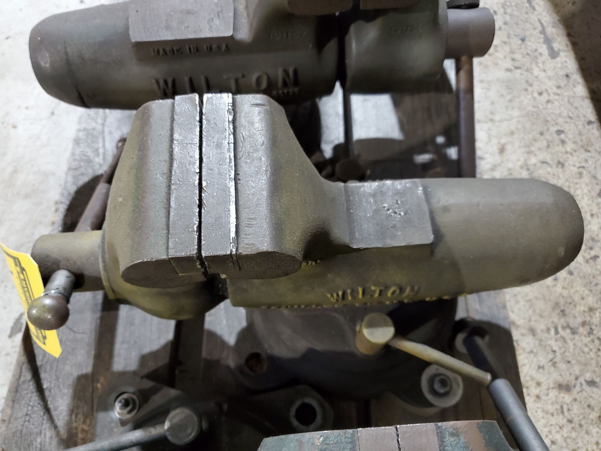 WILTON 4'' ANVIL SWIVEL BENCH VISE - Image 3 of 3