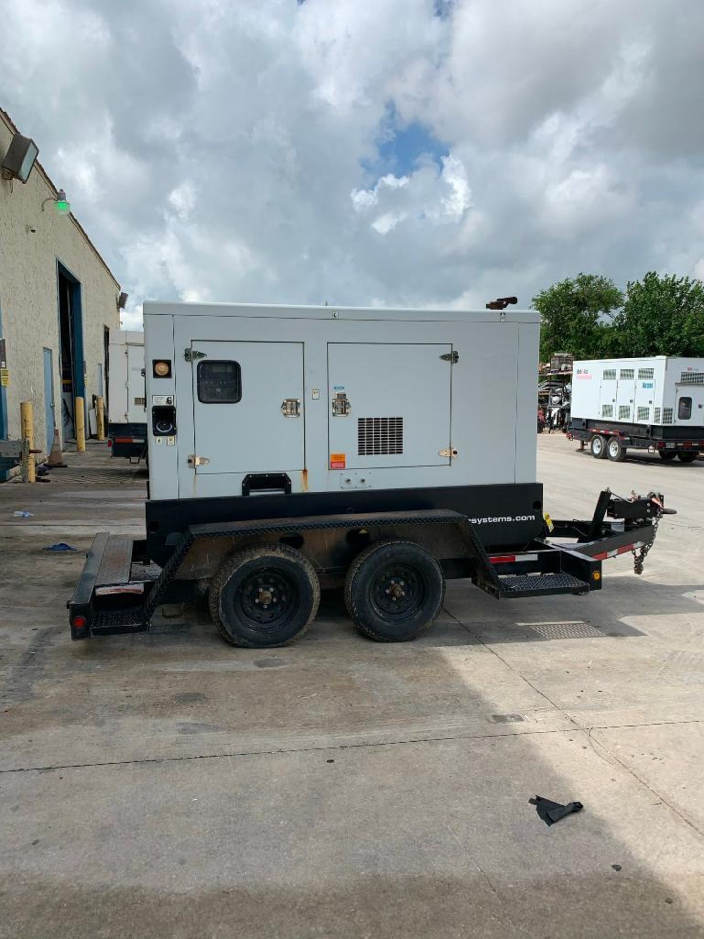 2014 HI POWER PG70DD 75KVA TOWABLE GENERATOR, UNIT# NA-11301661, JOHN DEERE DIESEL ENGINE, VIN# 1M9P - Image 2 of 9