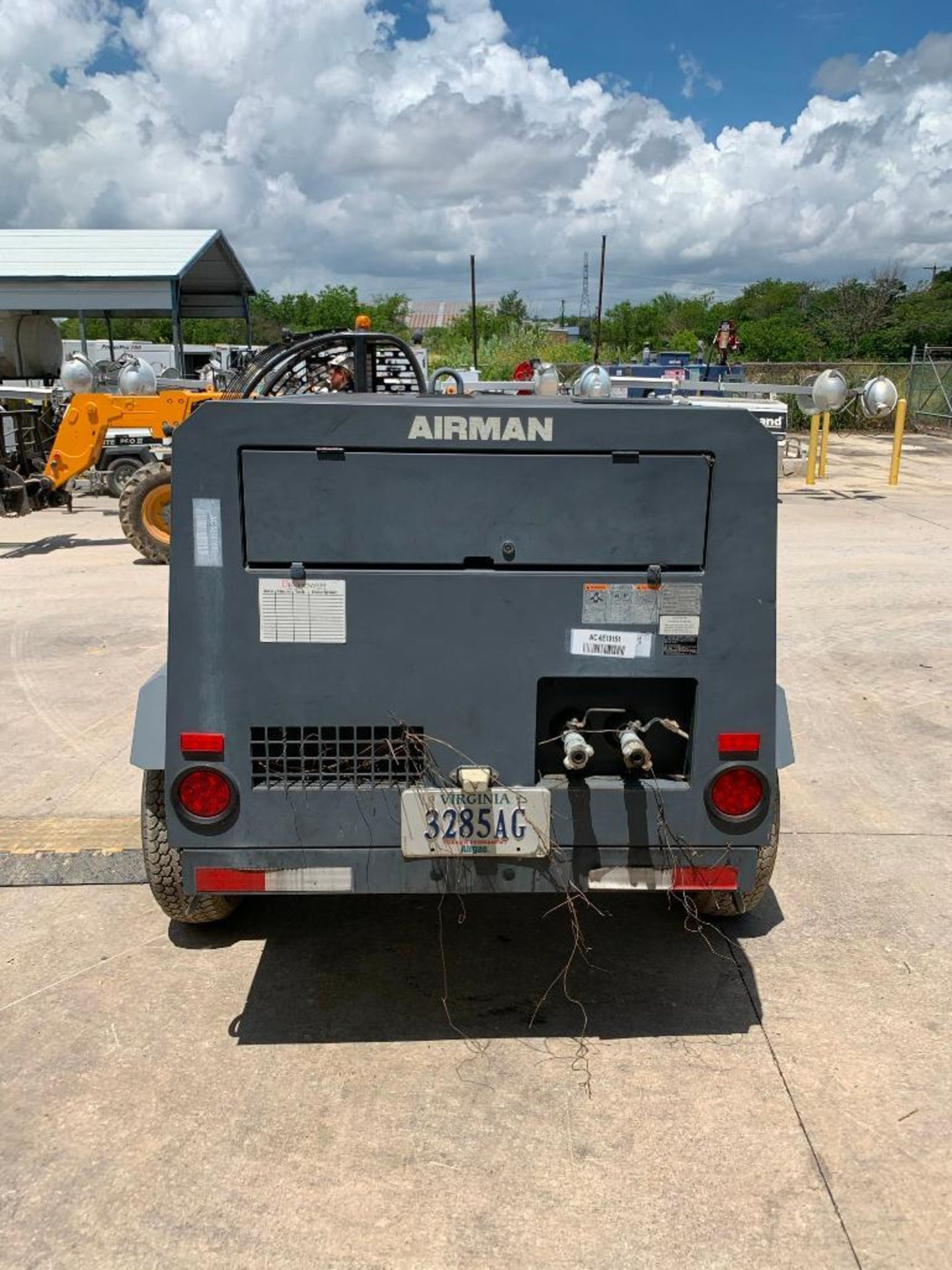 2015 MMD AIRCOM 185 CFM TOWABLE AIR COMPRESSOR, UNIT# AC-6E10151, YANMAR DIESEL ENGINE, 4,957 APPROX - Image 4 of 6