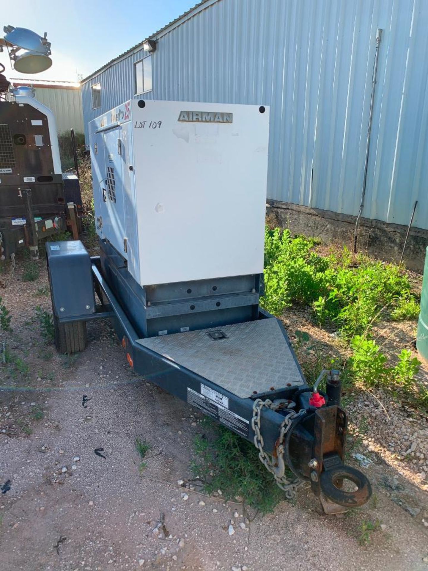 2011 MMD PG25D 25 KVA TOWABLE GENERATOR, ISUZU DIESEL ENGINE, UNIT# NA-1238B10210, VIN# 6UABU9024AV0 - Image 3 of 7