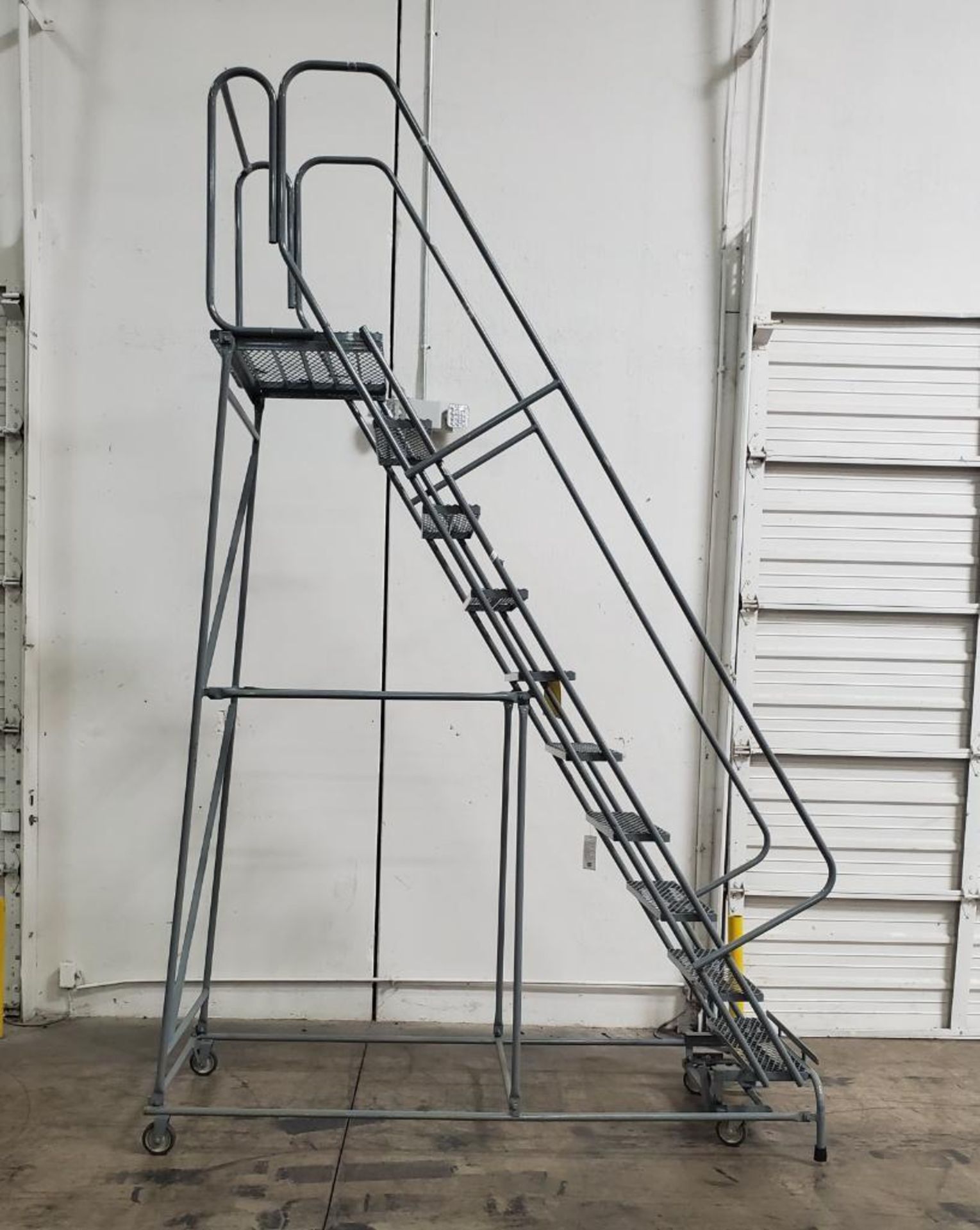 WERNER ALUMINUM 8' LADDER; MAXIMUM 300 LB., ULINE PLATFORM LADDER; 450 LB. MAX, AND PLATFORM LADDER - Image 2 of 6