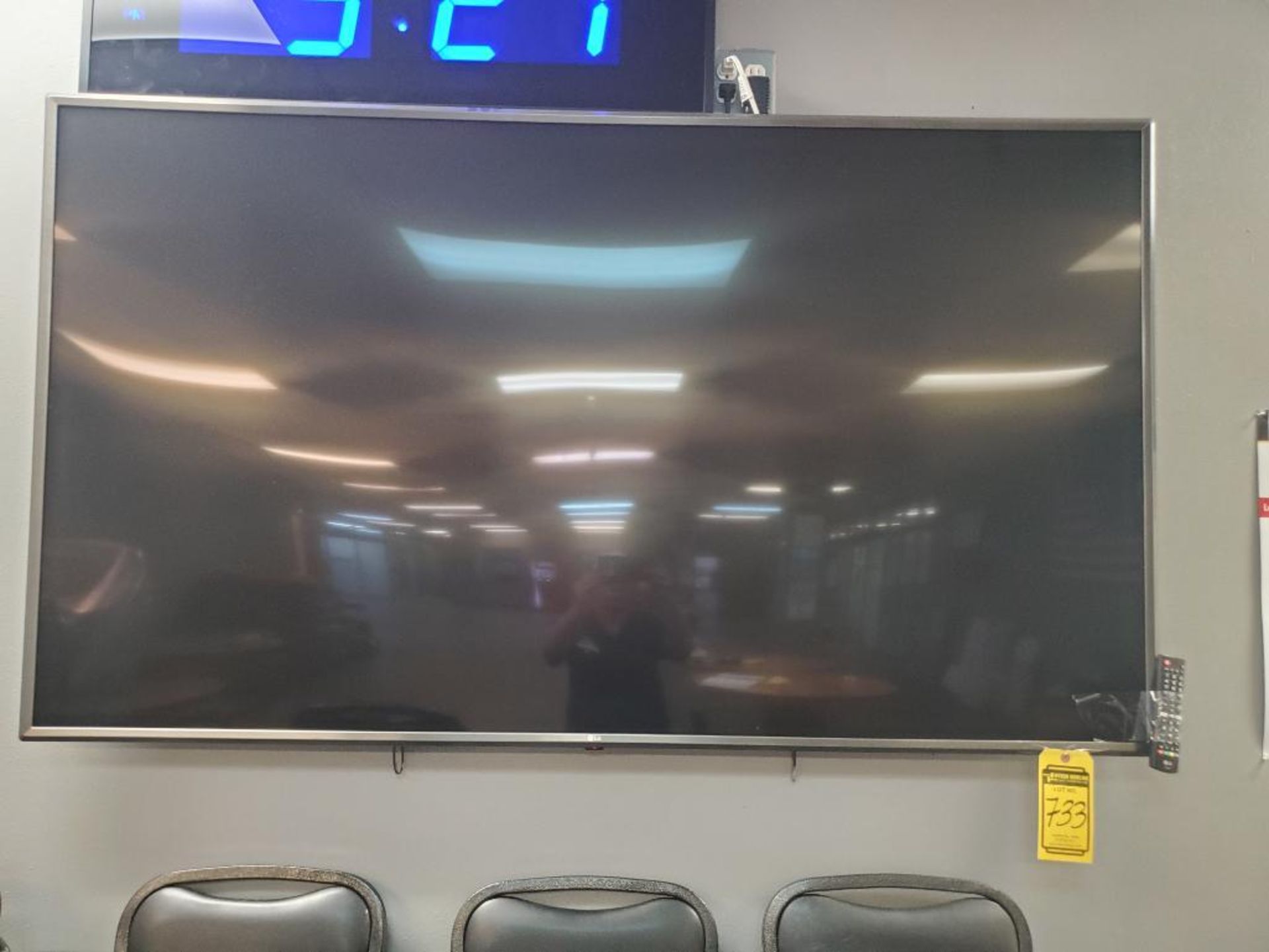 76'' LG FLAT SCREEN TELEVISION