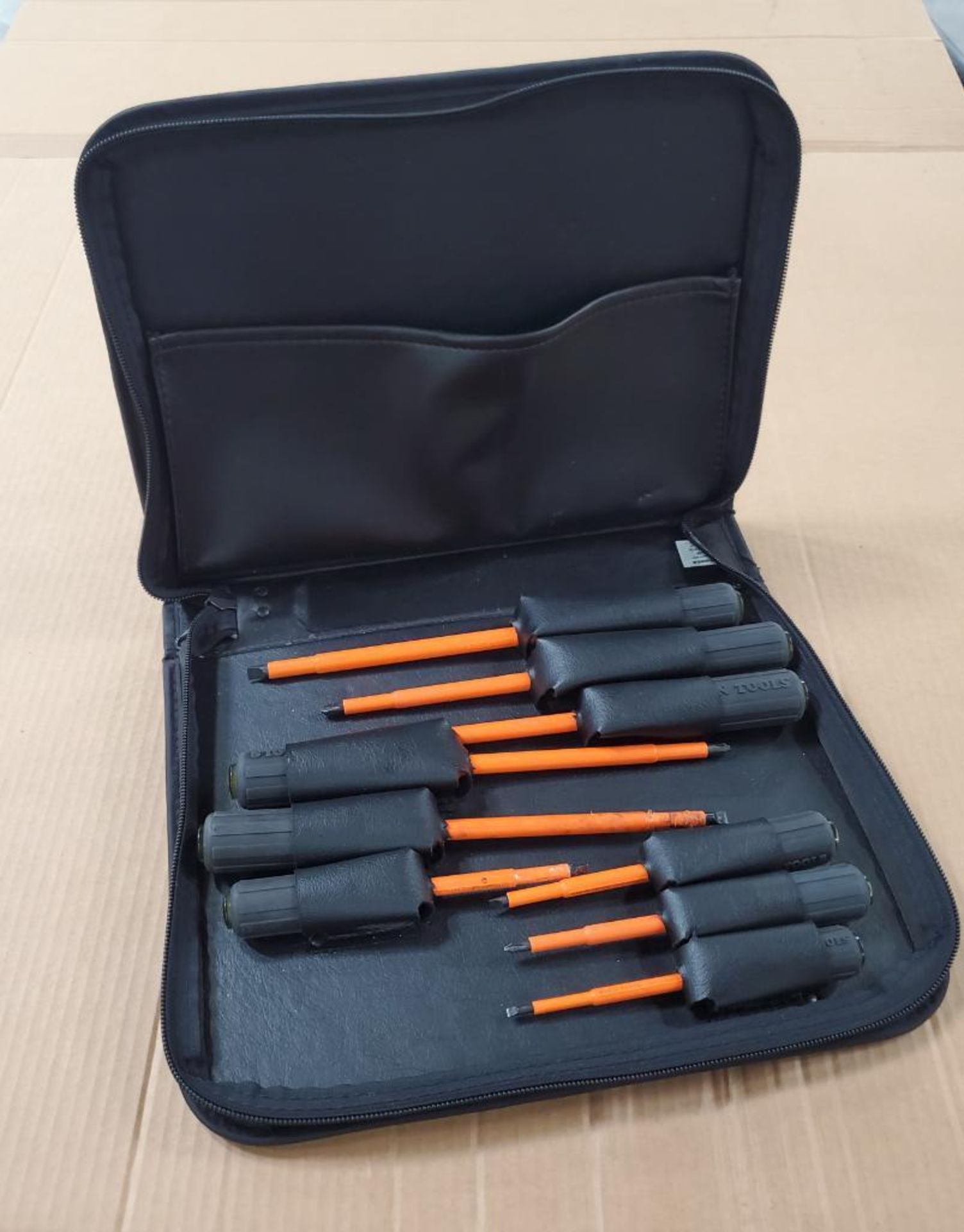 SET OF KLEIN TOOLS SCREWDRIVERS IN CASE