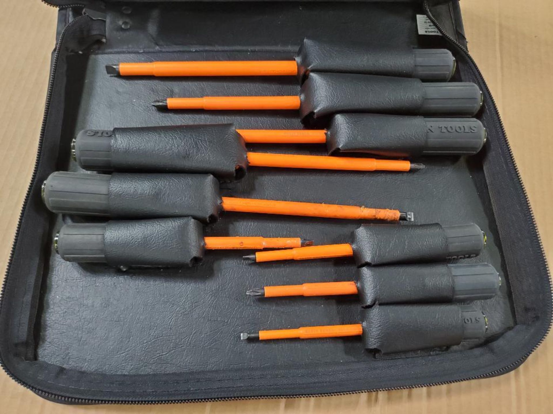 SET OF KLEIN TOOLS SCREWDRIVERS IN CASE - Image 2 of 3