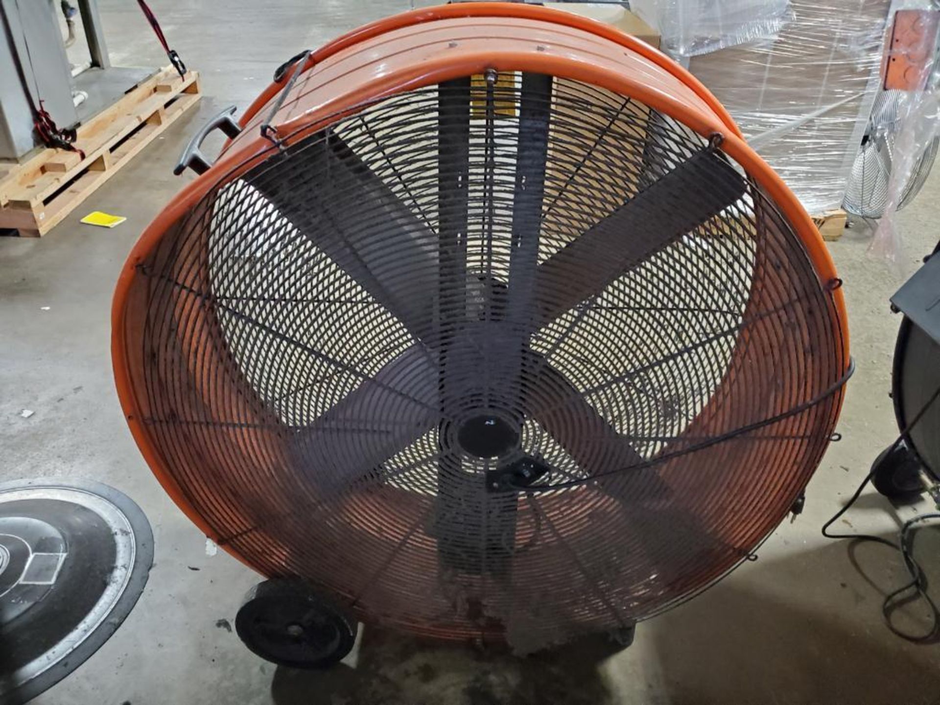 (1) 41'' MAXX AIR 120 V. BELT DRIVE DRUM FAN - Image 4 of 4