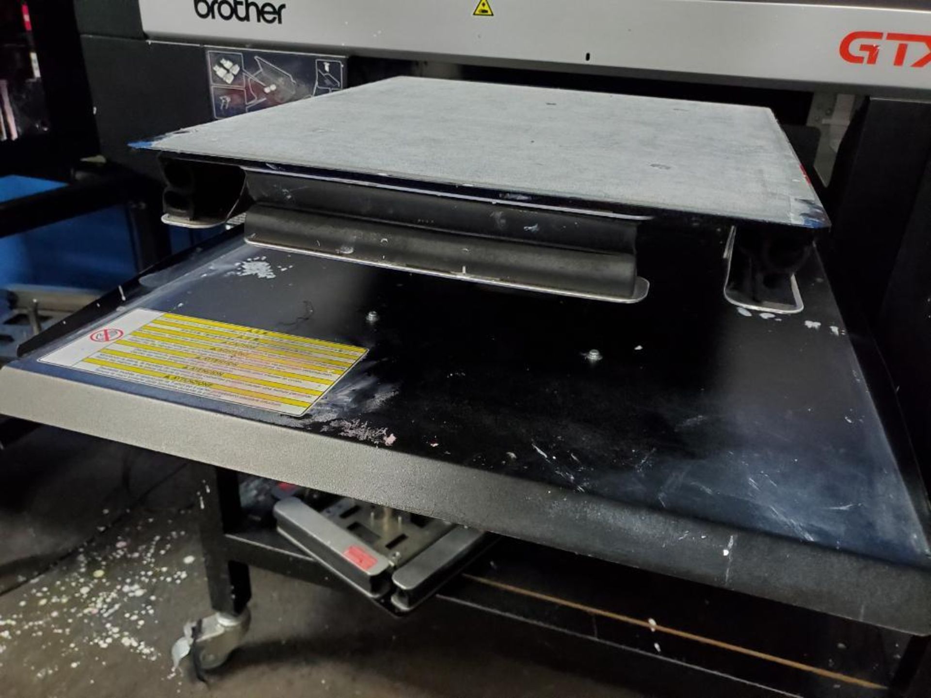 BROTHER GTX-422 GARMENT PRINTER, S/N L8929844, 14-1/2'' X 16-1/2'' TABLE, 87,086 TOTAL PRINT IMPRESS - Image 5 of 8