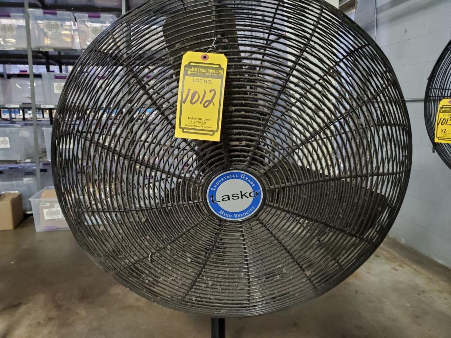 (4) LASKO INDUSTRIAL GRADE 120 V. HIGH VELOCITY 30'' PEDESTAL FANS - Image 3 of 4